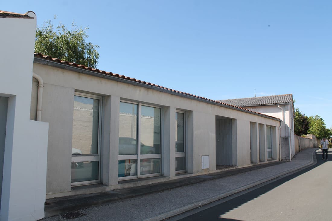 Bourgneuf — Au cœur du village de Bourgneuf, plusieurs maisons à rénover sont proposées dans un environnement pa... — Miniature 9