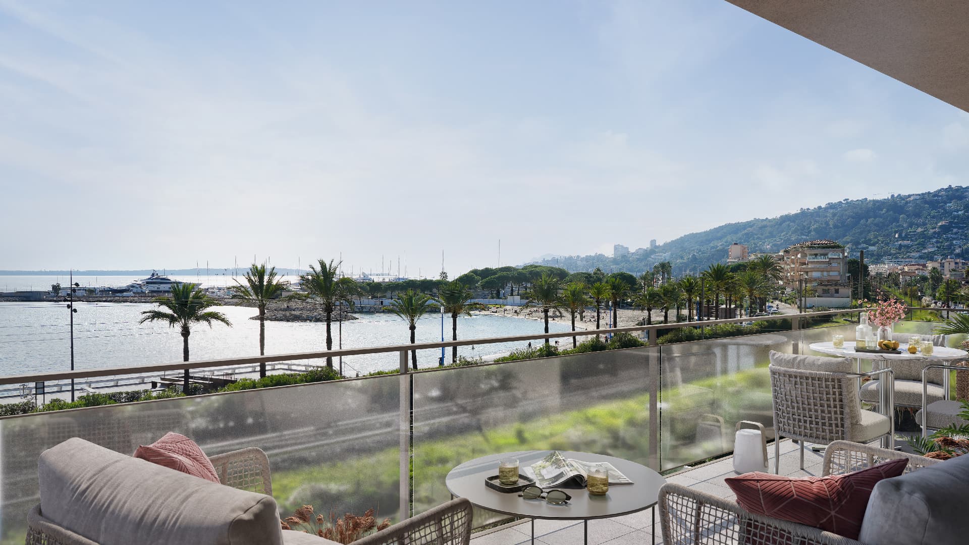 Vallauris — Située en front de mer à Vallauris, dans le secteur prisé de Golfe-Juan, cette résidence entièrement... — Miniature 4