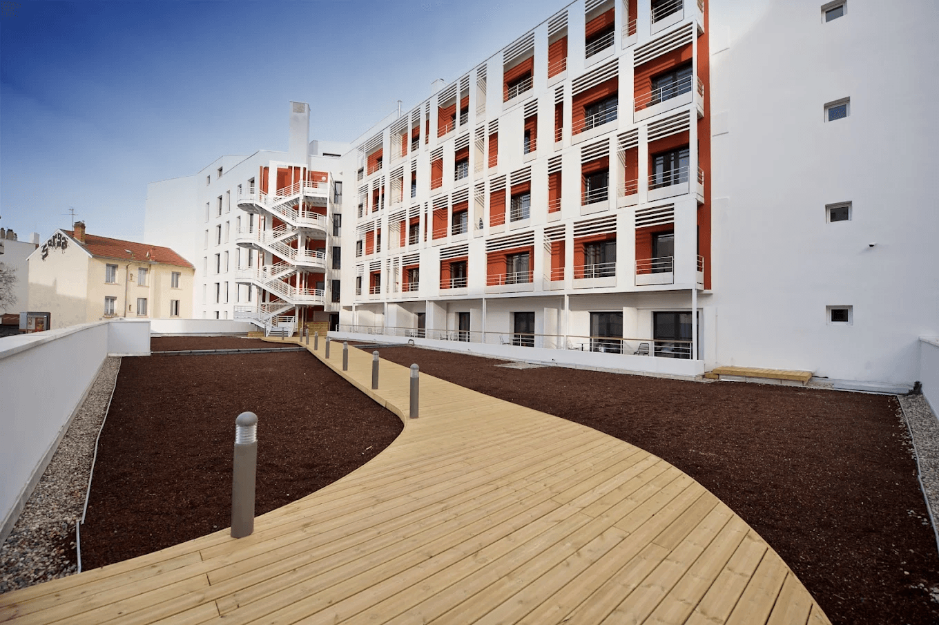 Lyon — Située au cœur de Lyon, cette résidence jouit d’un emplacement privilégié à proximité immédiate des ... — Photo 1