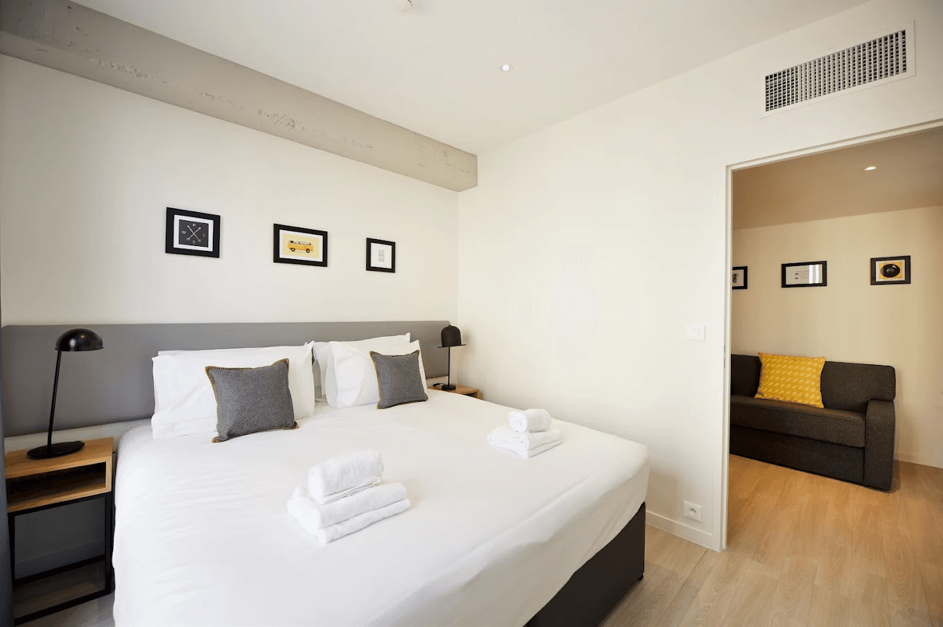 Lyon — Située au cœur de Lyon, cette résidence jouit d’un emplacement privilégié à proximité immédiate des ... — Miniature 5