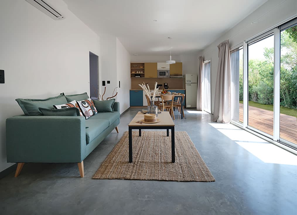 Angoulins — Situé au cœur d’un environnement naturel préservé, cet ensemble résidentiel propose 37 maisons expos... — Miniature 5