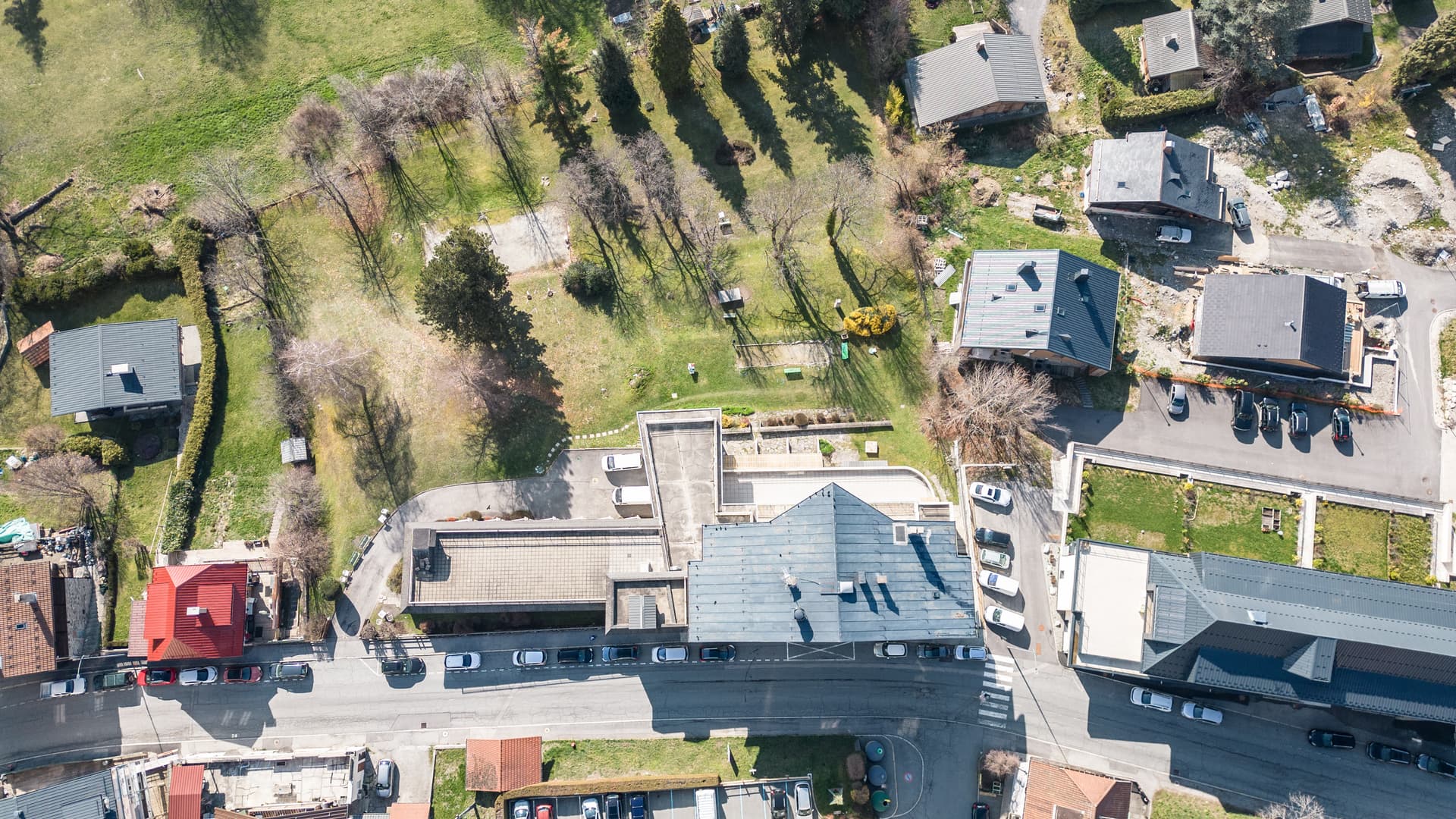 Passy — Située à Passy, cette nouvelle réalisation se distingue par l’harmonie entre un bâtiment contemporai... — Miniature 10