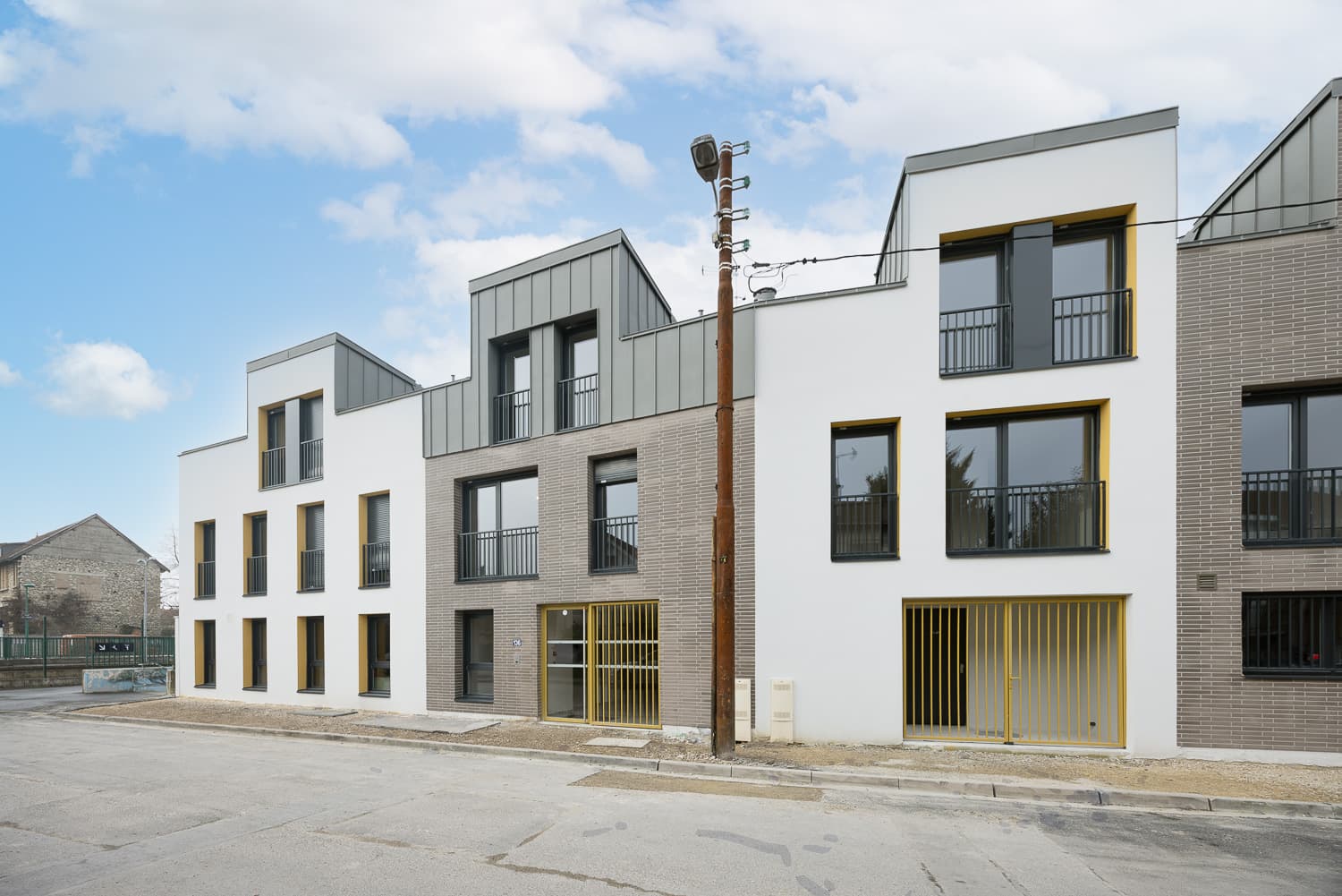 Reims — Conçue pour offrir un équilibre harmonieux entre convivialité et intimité, cette résidence propose d... — Photo 1