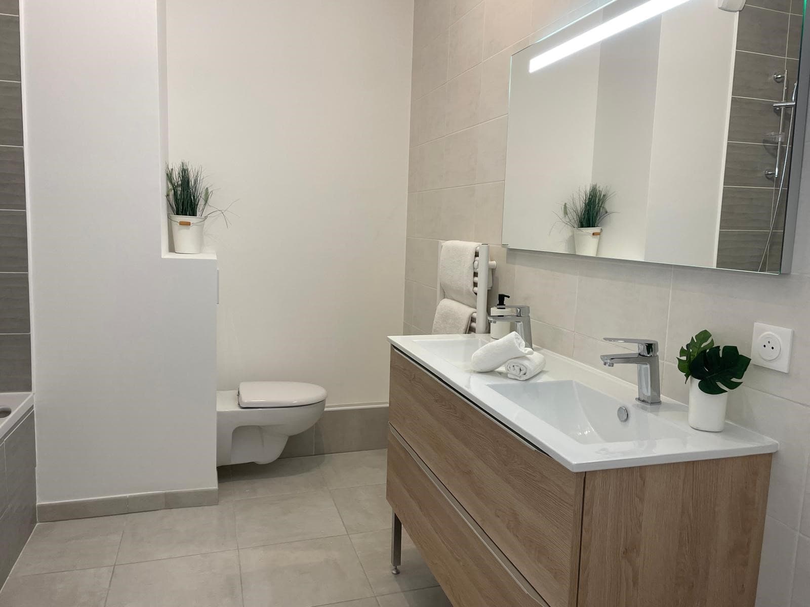 Marseille 6e — Située sur l’une des avenues les plus emblématiques de Marseille, cette résidence bénéficie d’un emp... — Miniature 6