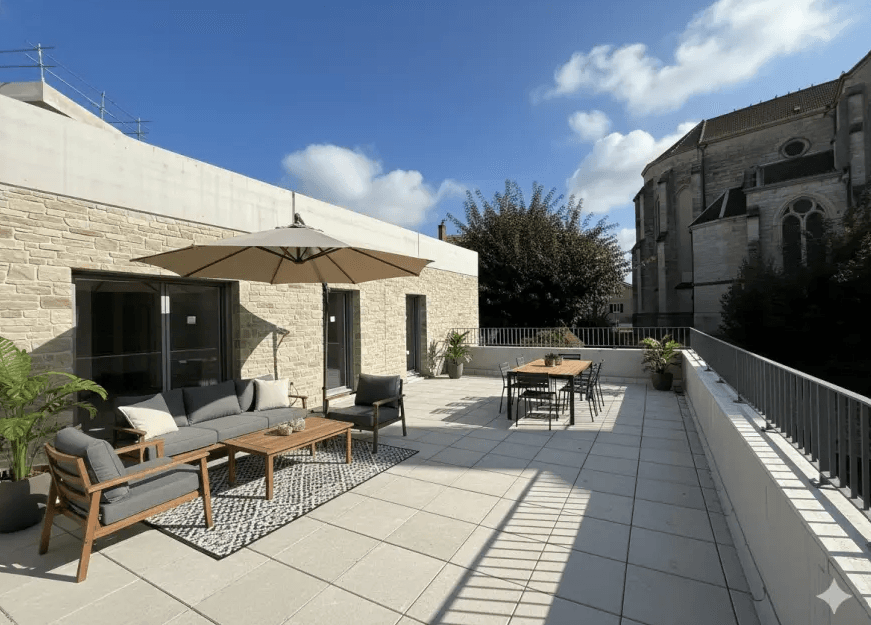 Anse — Située au cœur d’Anse, cette résidence à taille humaine s’intègre harmonieusement dans un environnem... — Miniature 5