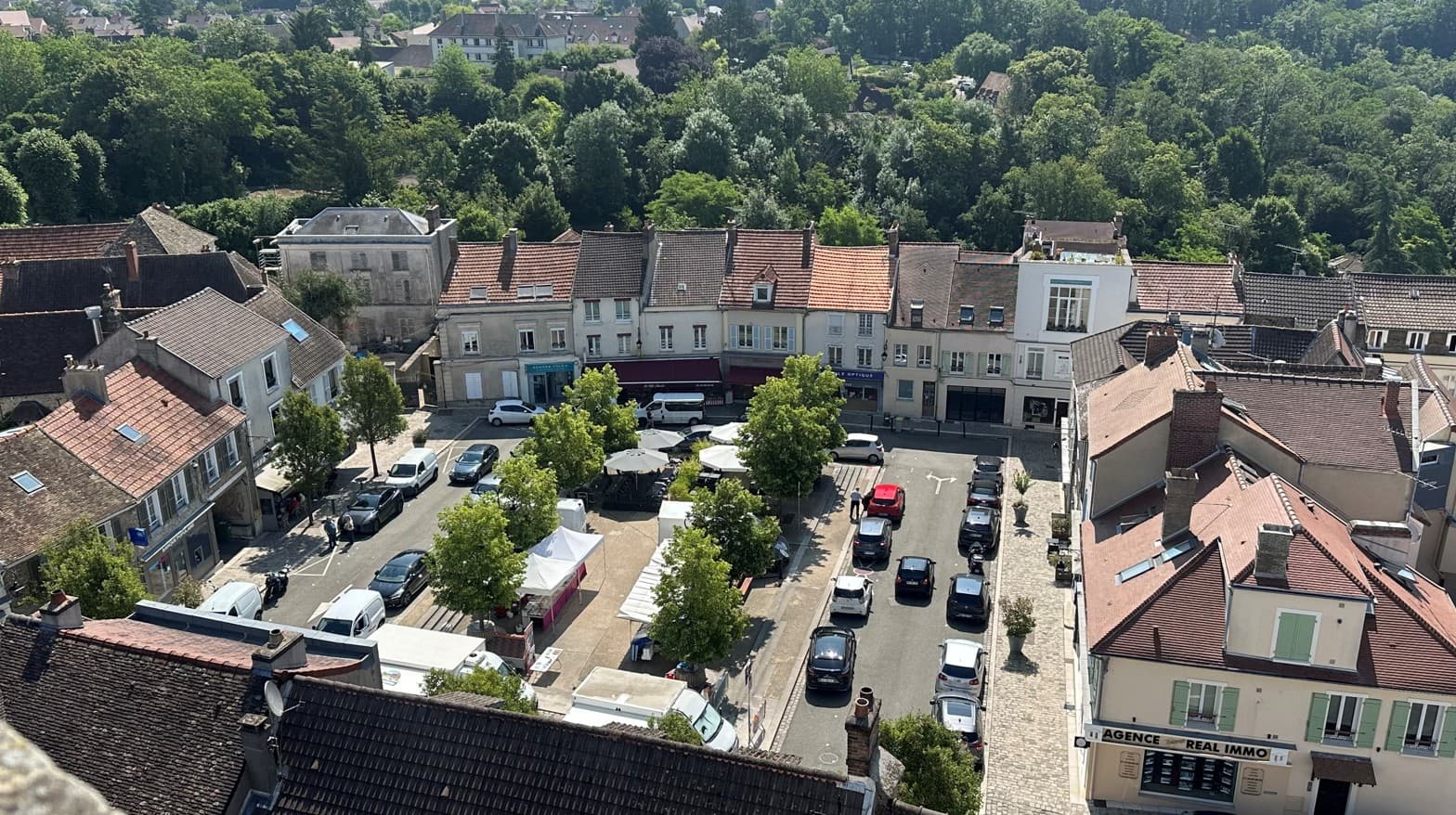 Neauphle-le-Chateau — Au cœur de Neauphle-le-Château, cette nouvelle réalisation résidentielle s’intègre harmonieusement d... — Miniature 8