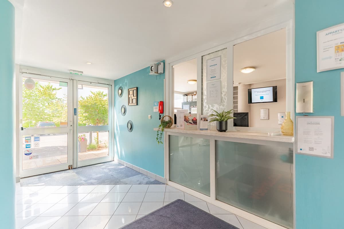 Rennes — À proximité immédiate du centre historique de Rennes, cette résidence se distingue par sa situation ... — Miniature 4