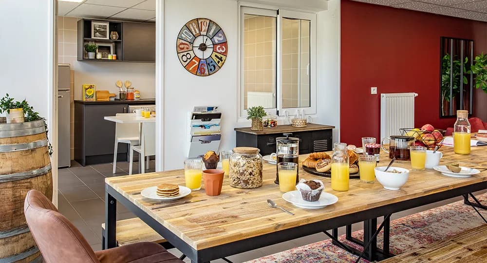 Cenon — Située dans une métropole reconnue pour son dynamisme universitaire, cette résidence étudiante s’int... — Miniature 8