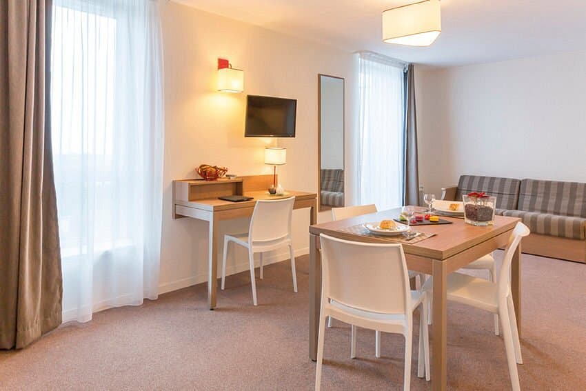 Saint Nazaire — À proximité immédiate du centre de Saint-Nazaire, cette résidence accueille ses résidents dans des a... — Miniature 2