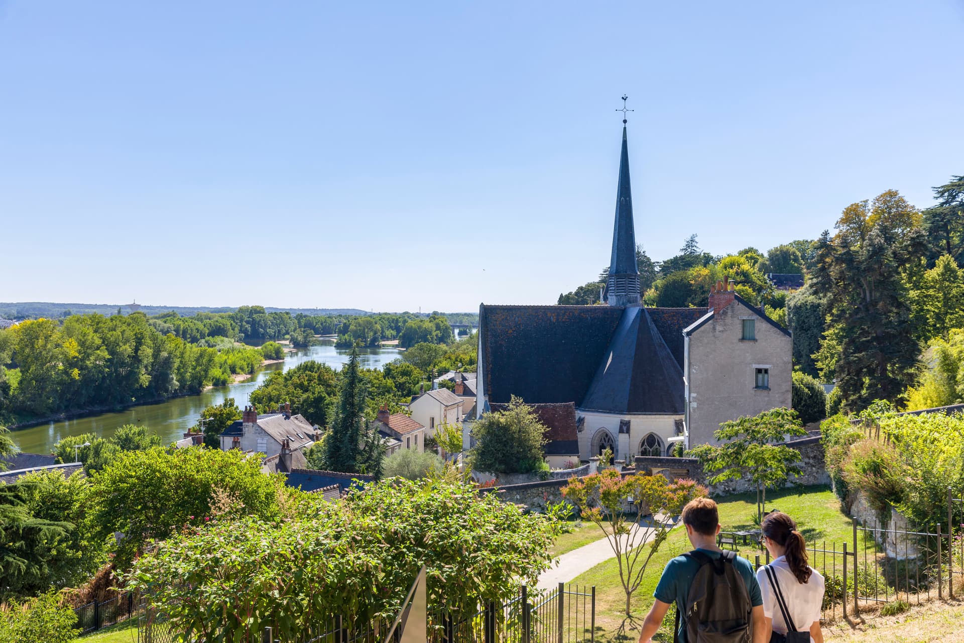 Saint Cyr sur Loire — Au sein d’un quartier résidentiel prisé de Saint-Cyr-sur-Loire, cette résidence propose une sélectio... — Miniature 8