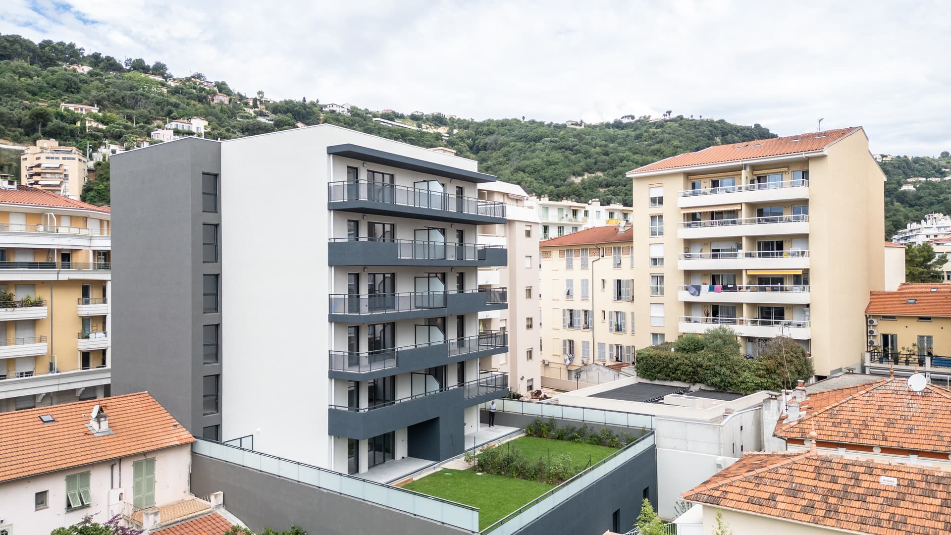 Nice — Située dans un secteur prisé de Nice, cette nouvelle réalisation se distingue par son architecture é... — Miniature 6