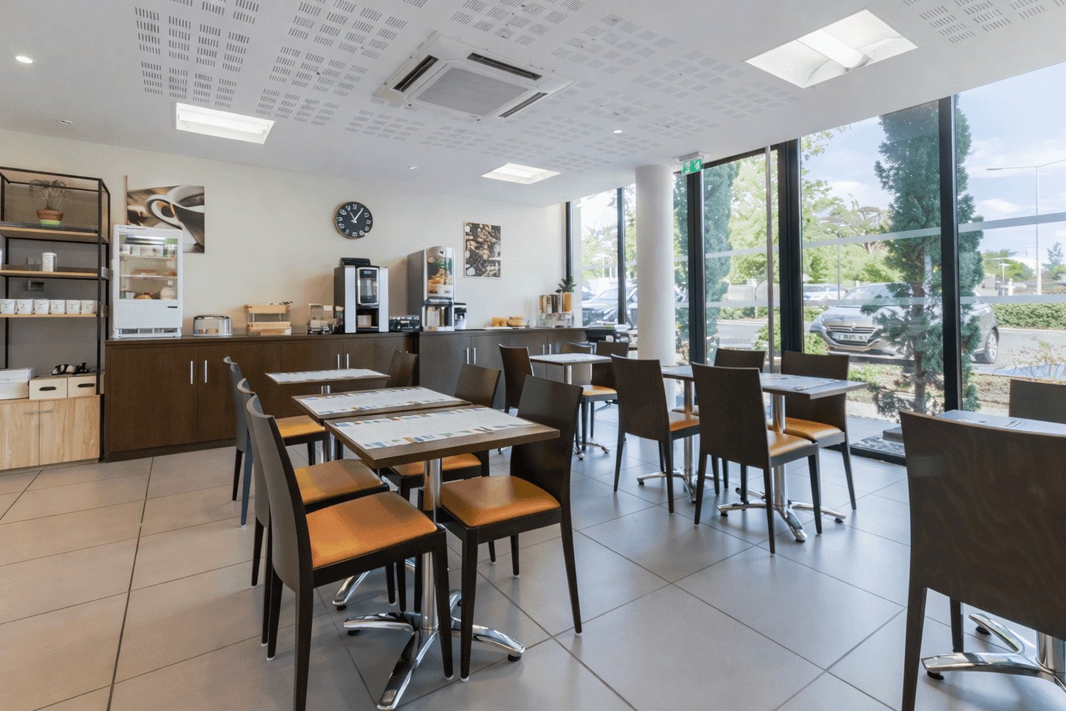 Pau — À proximité immédiate du Béarn, cette résidence bénéficie d’une localisation privilégiée, à seulemen... — Miniature 5