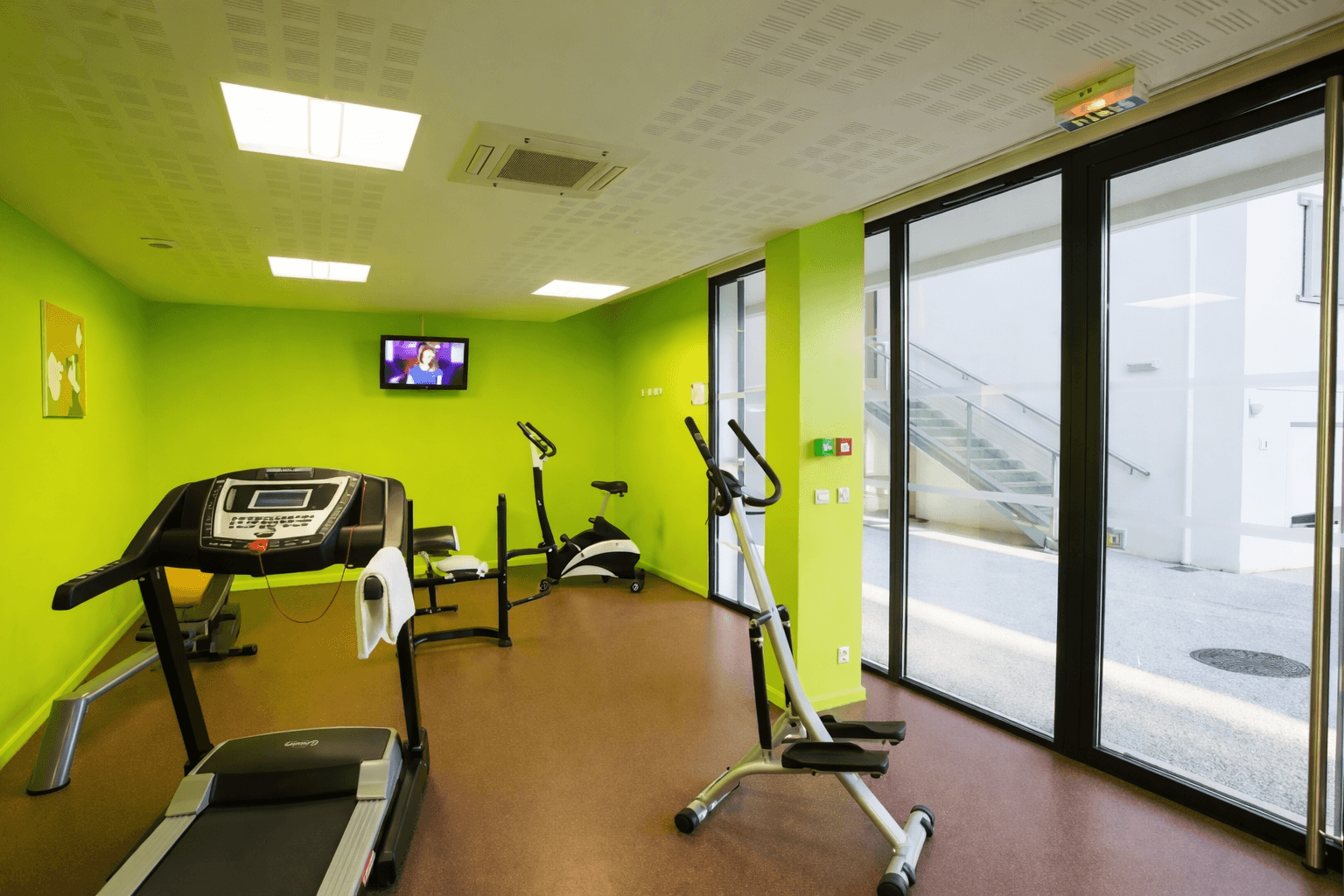 Pau — À proximité immédiate du Béarn, cette résidence bénéficie d’une localisation privilégiée, à seulemen... — Miniature 6