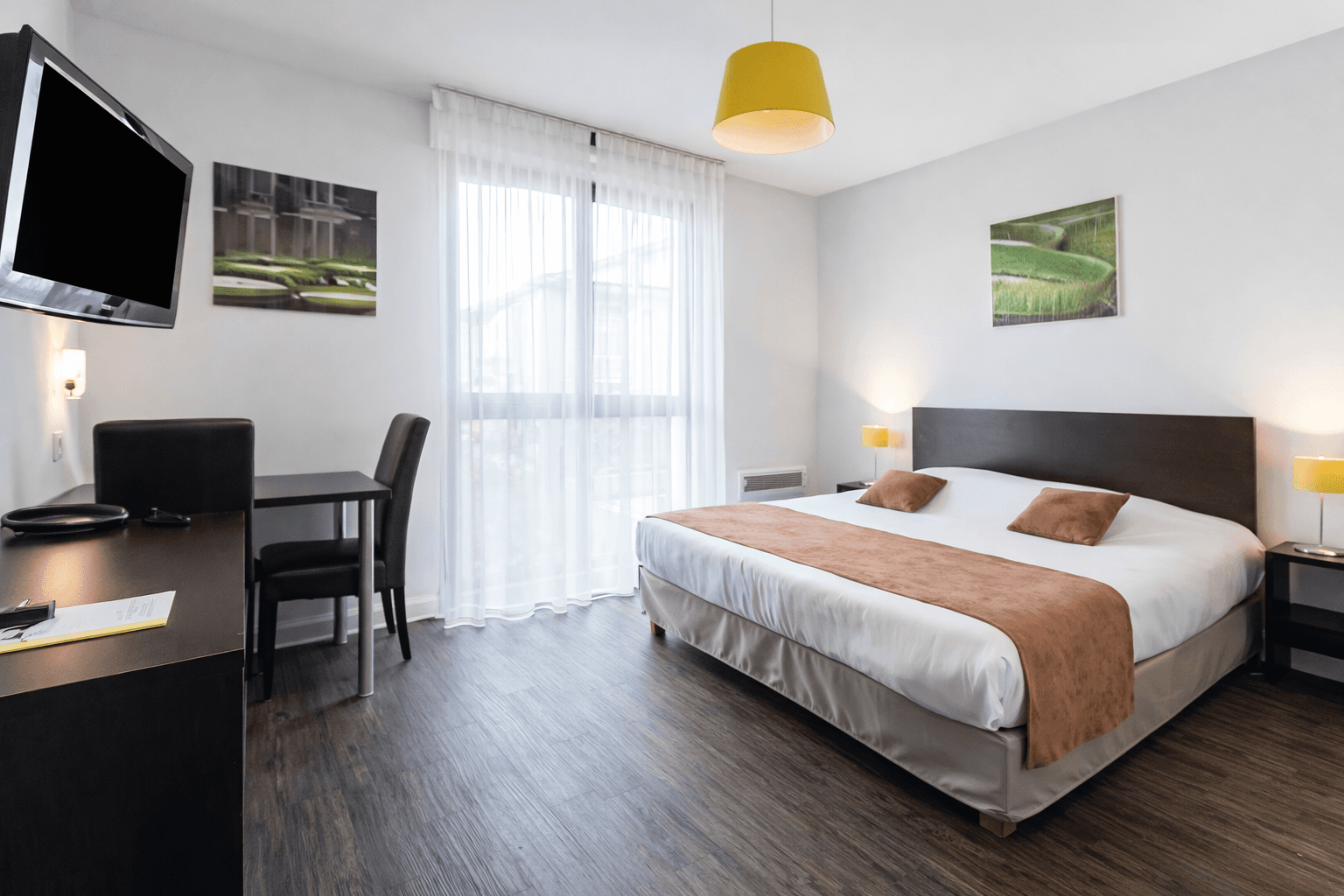 Pau — À proximité immédiate du Béarn, cette résidence bénéficie d’une localisation privilégiée, à seulemen... — Miniature 7