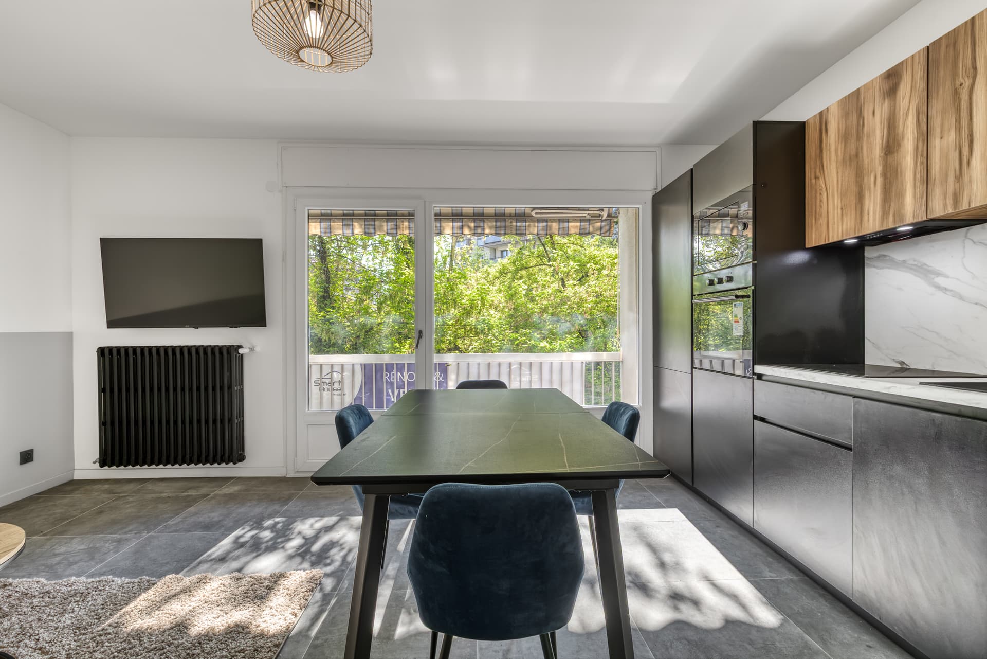 Annecy — Située au cœur d’Annecy, cette réalisation propose des appartements entièrement rénovés, offrant un ... — Miniature 3