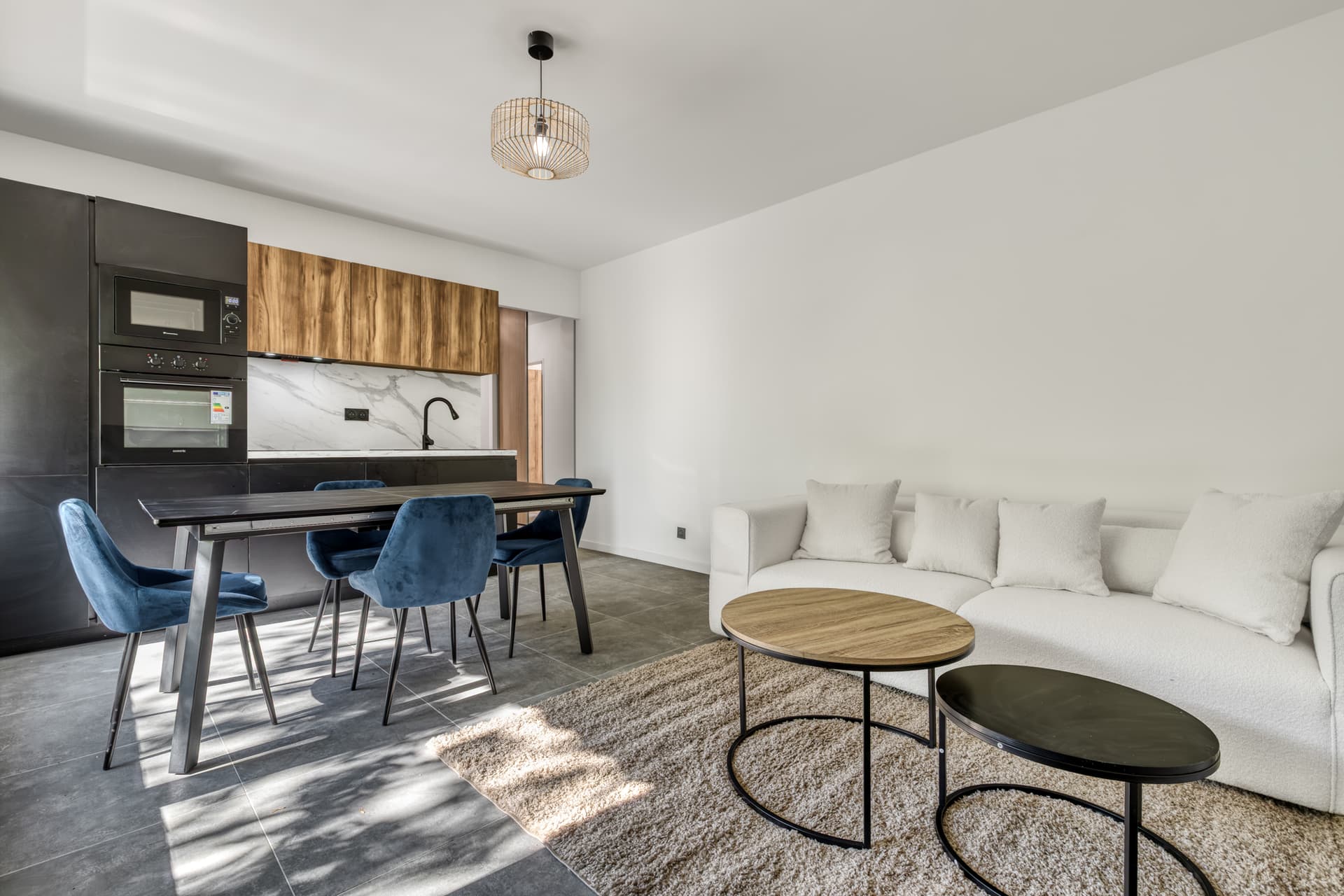 Annecy — Située au cœur d’Annecy, cette réalisation propose des appartements entièrement rénovés, offrant un ... — Miniature 4