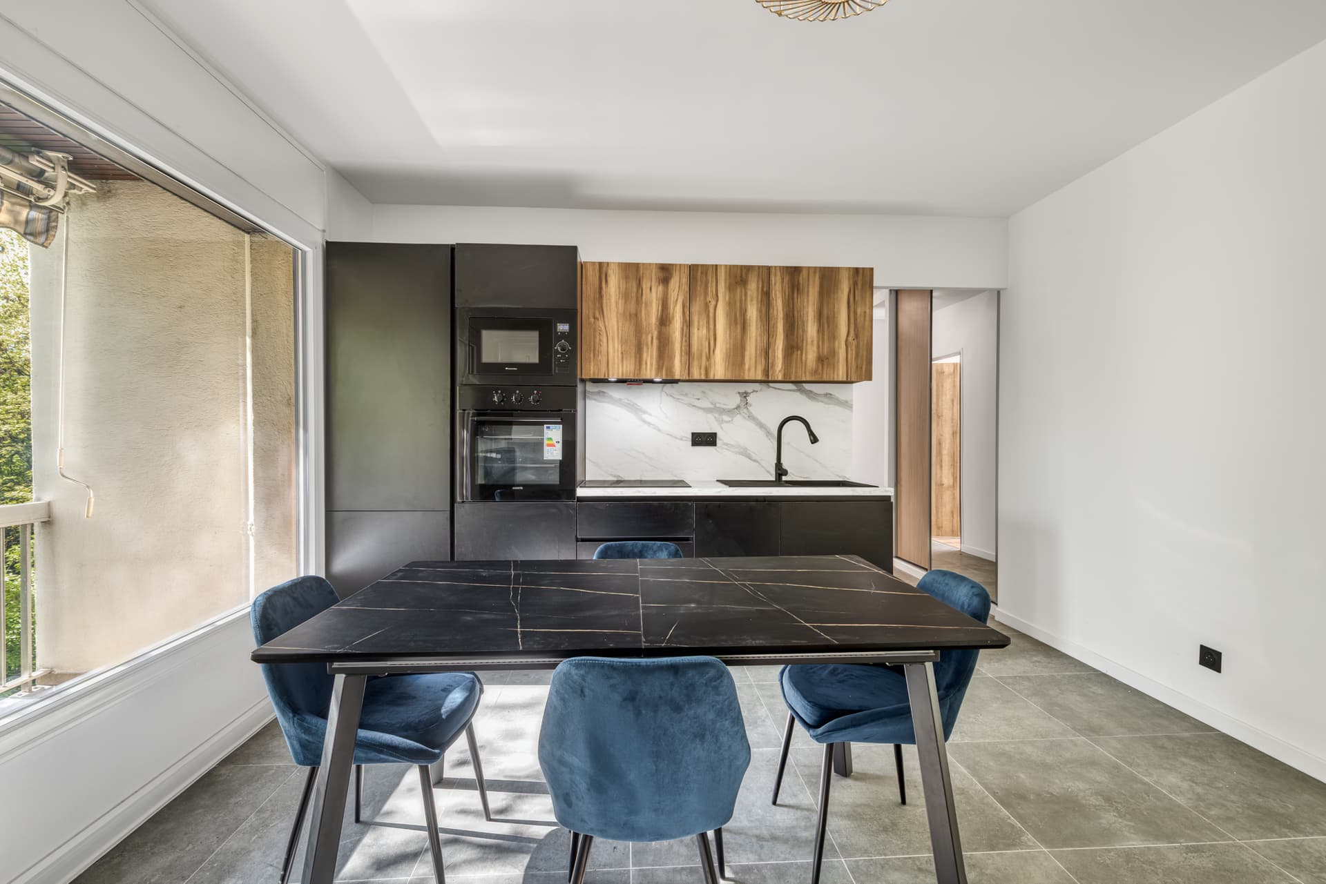 Annecy — Située au cœur d’Annecy, cette réalisation propose des appartements entièrement rénovés, offrant un ... — Miniature 5