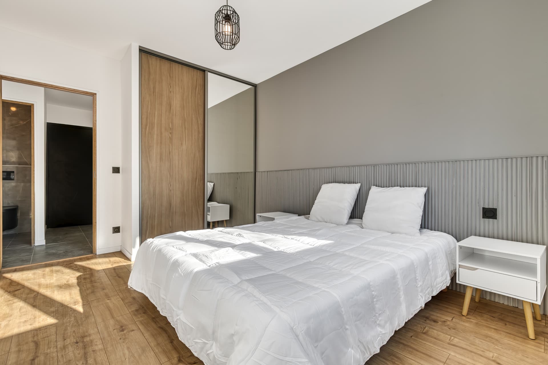 Annecy — Située au cœur d’Annecy, cette réalisation propose des appartements entièrement rénovés, offrant un ... — Miniature 6