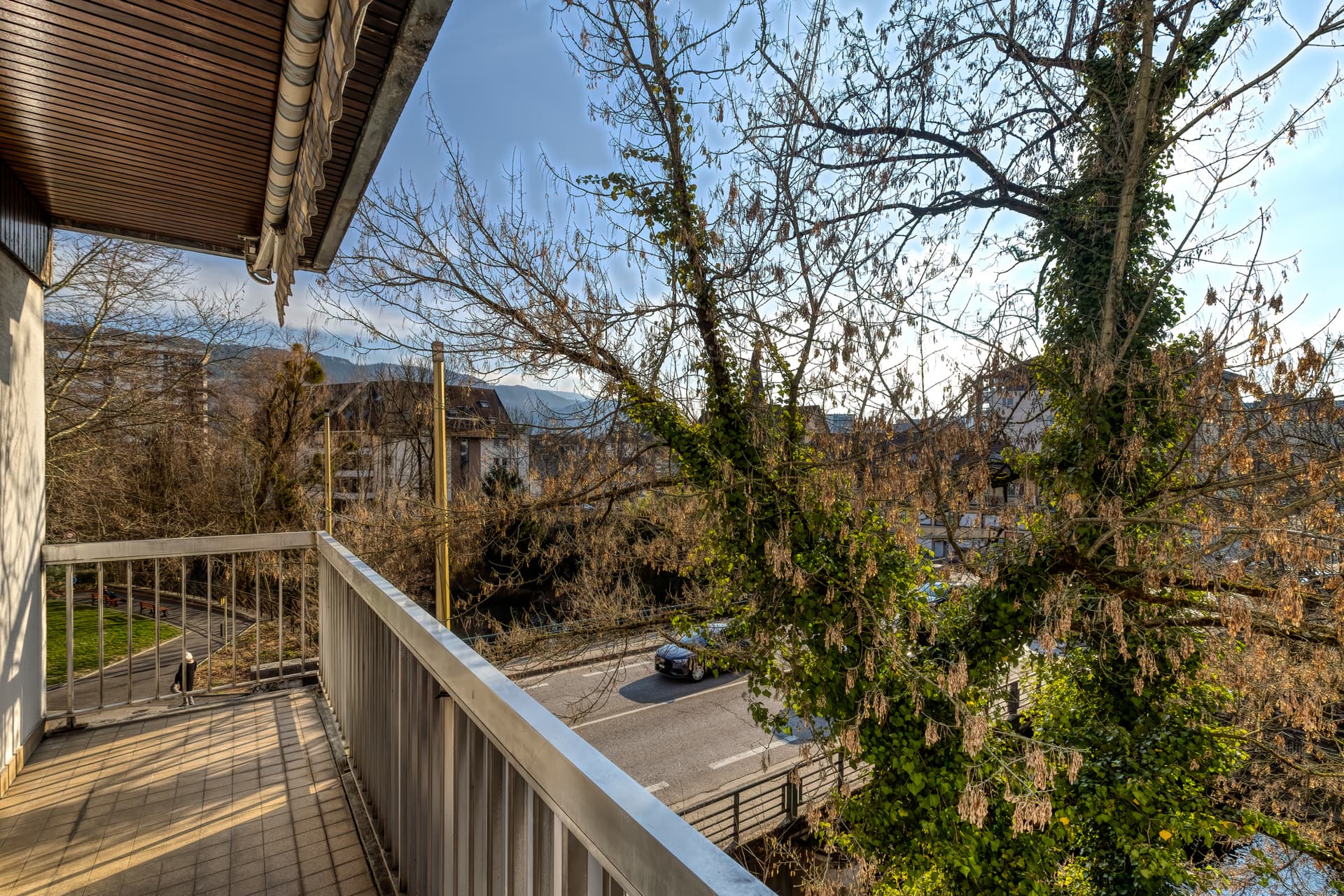 Annecy — Située au cœur d’Annecy, cette réalisation propose des appartements entièrement rénovés, offrant un ... — Miniature 10