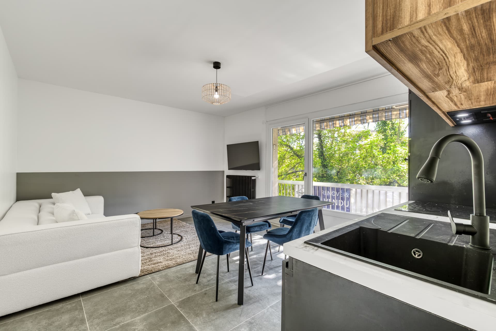 Annecy — Située au cœur d’Annecy, cette réalisation propose des appartements entièrement rénovés, offrant un ... — Miniature 11