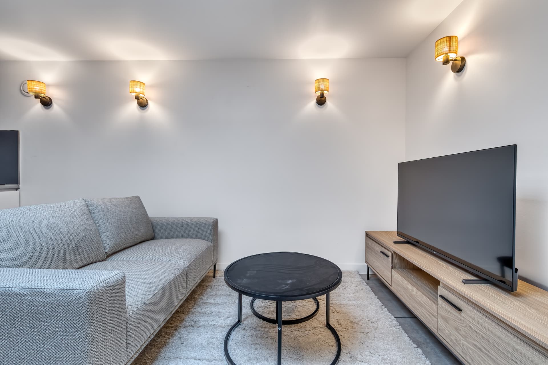 Annemasse — Situé en plein centre d’Annemasse, à proximité immédiate de la gare, du tramway, des commerces et de... — Miniature 15