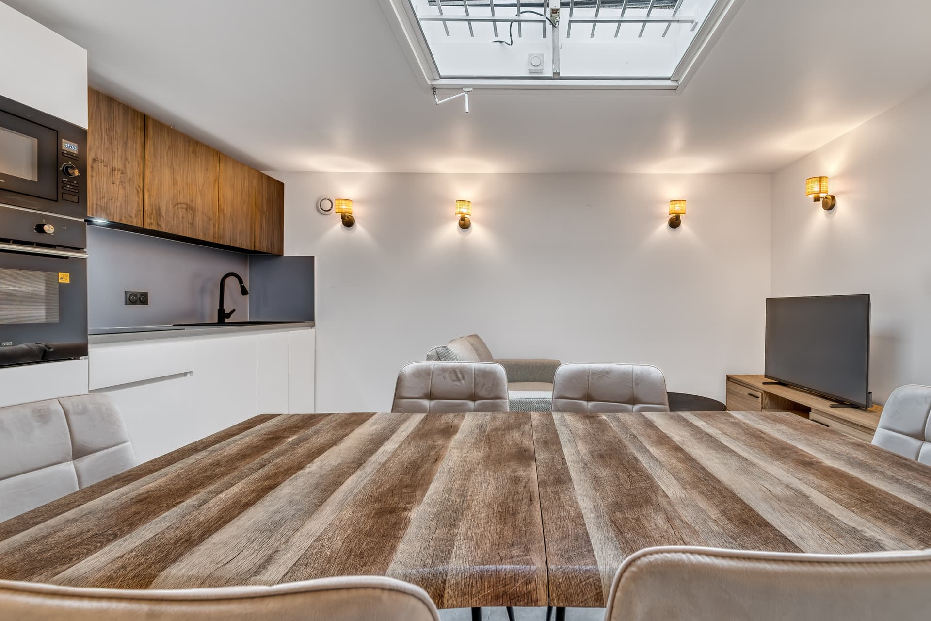 Annemasse — Situé en plein centre d’Annemasse, à proximité immédiate de la gare, du tramway, des commerces et de... — Miniature 16