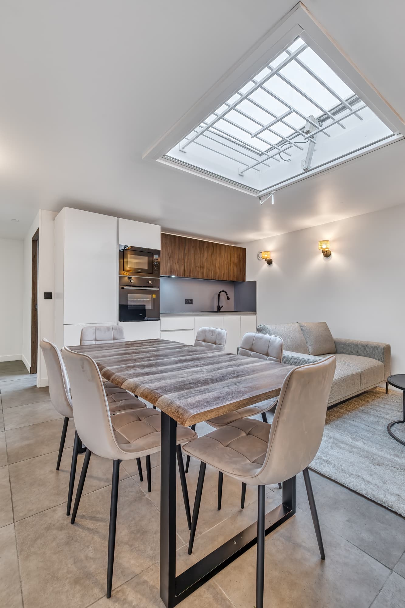 Annemasse — Situé en plein centre d’Annemasse, à proximité immédiate de la gare, du tramway, des commerces et de... — Miniature 6