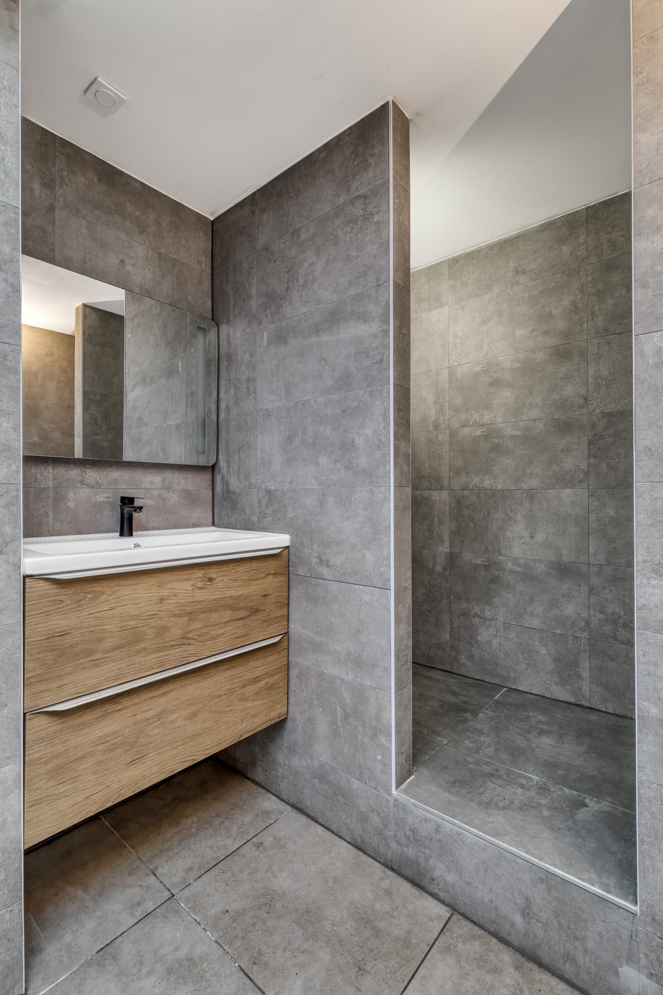 Annemasse — Situé en plein centre d’Annemasse, à proximité immédiate de la gare, du tramway, des commerces et de... — Miniature 8