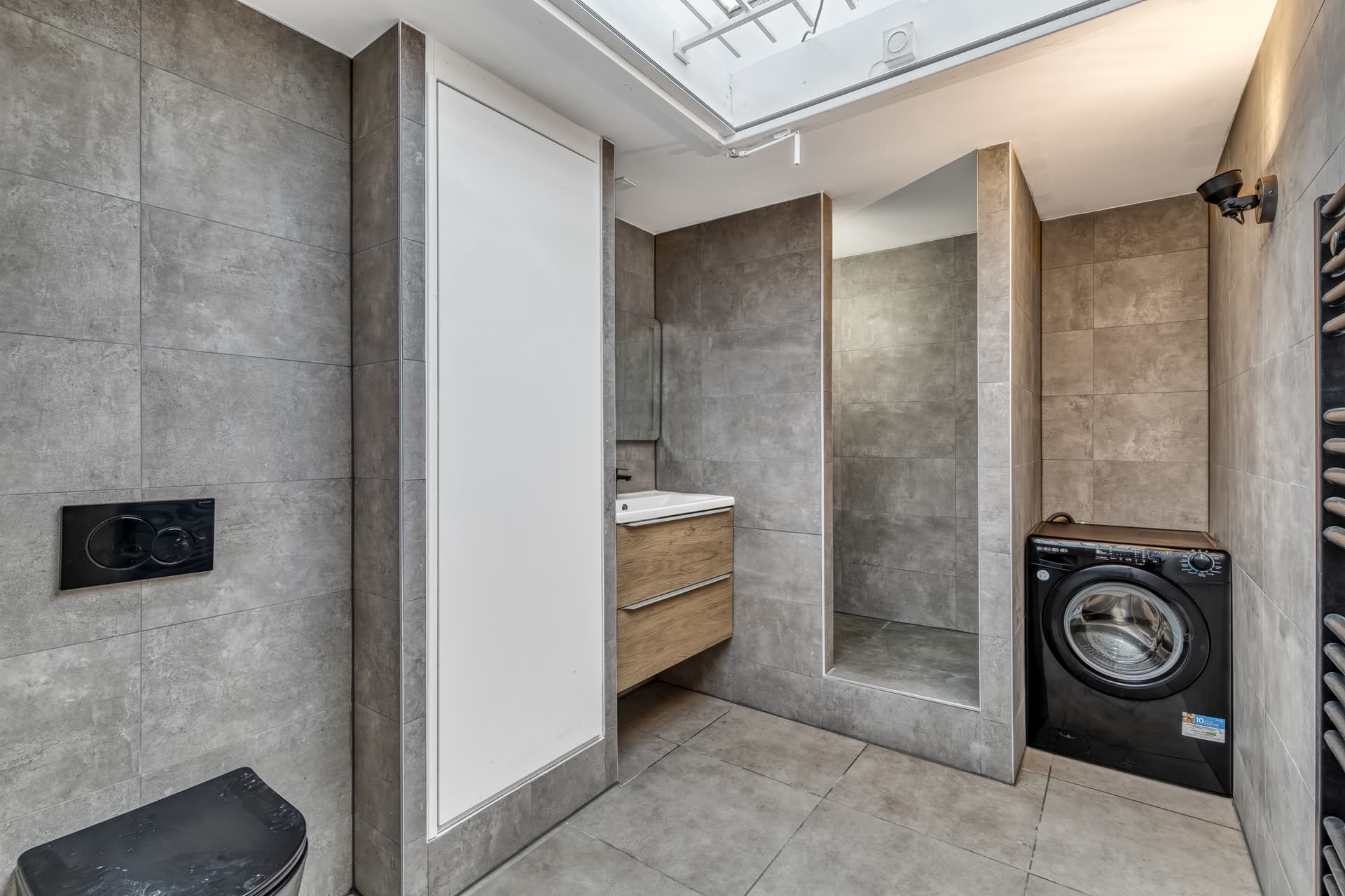 Annemasse — Situé en plein centre d’Annemasse, à proximité immédiate de la gare, du tramway, des commerces et de... — Miniature 12