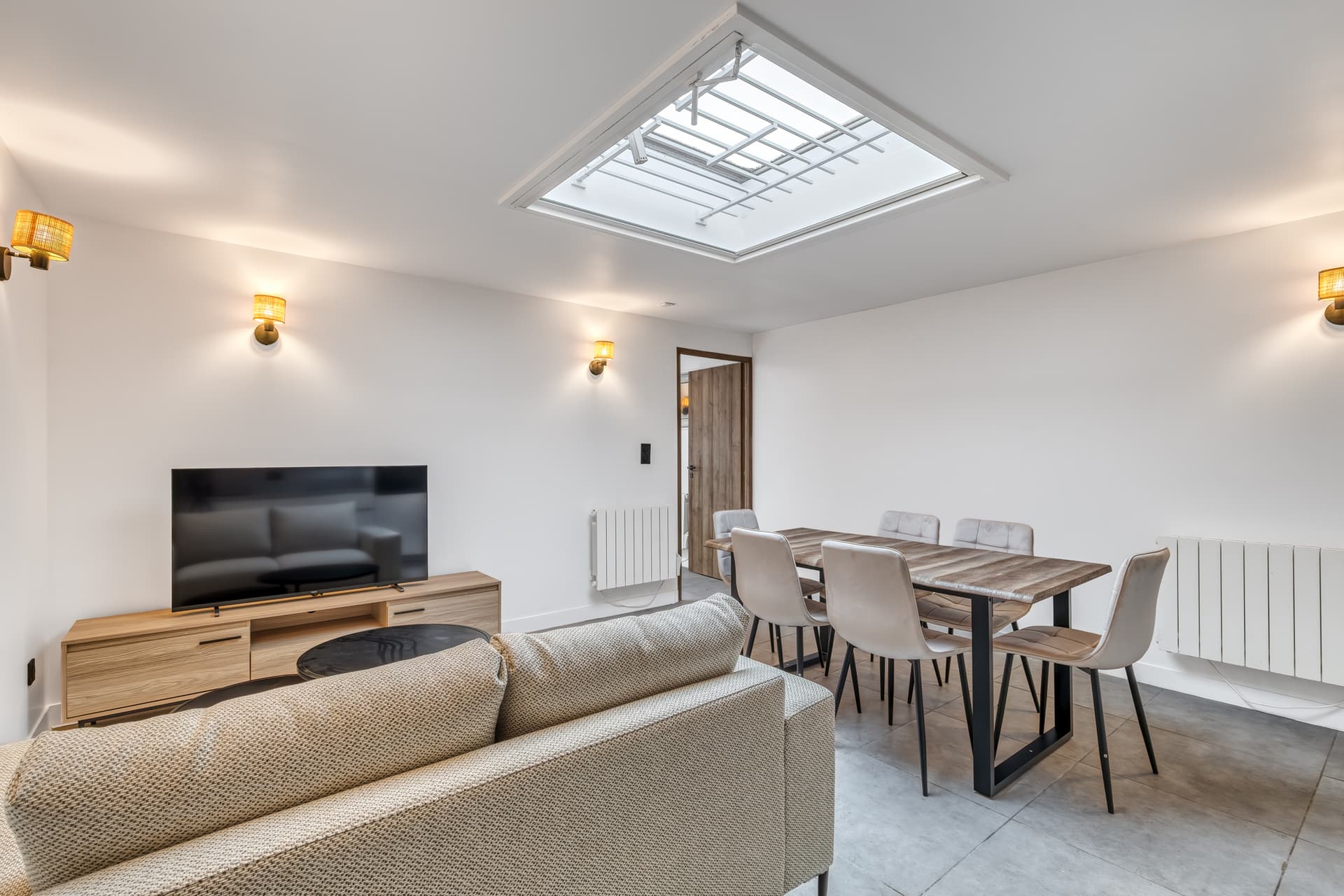 Annemasse — Situé en plein centre d’Annemasse, à proximité immédiate de la gare, du tramway, des commerces et de... — Miniature 17