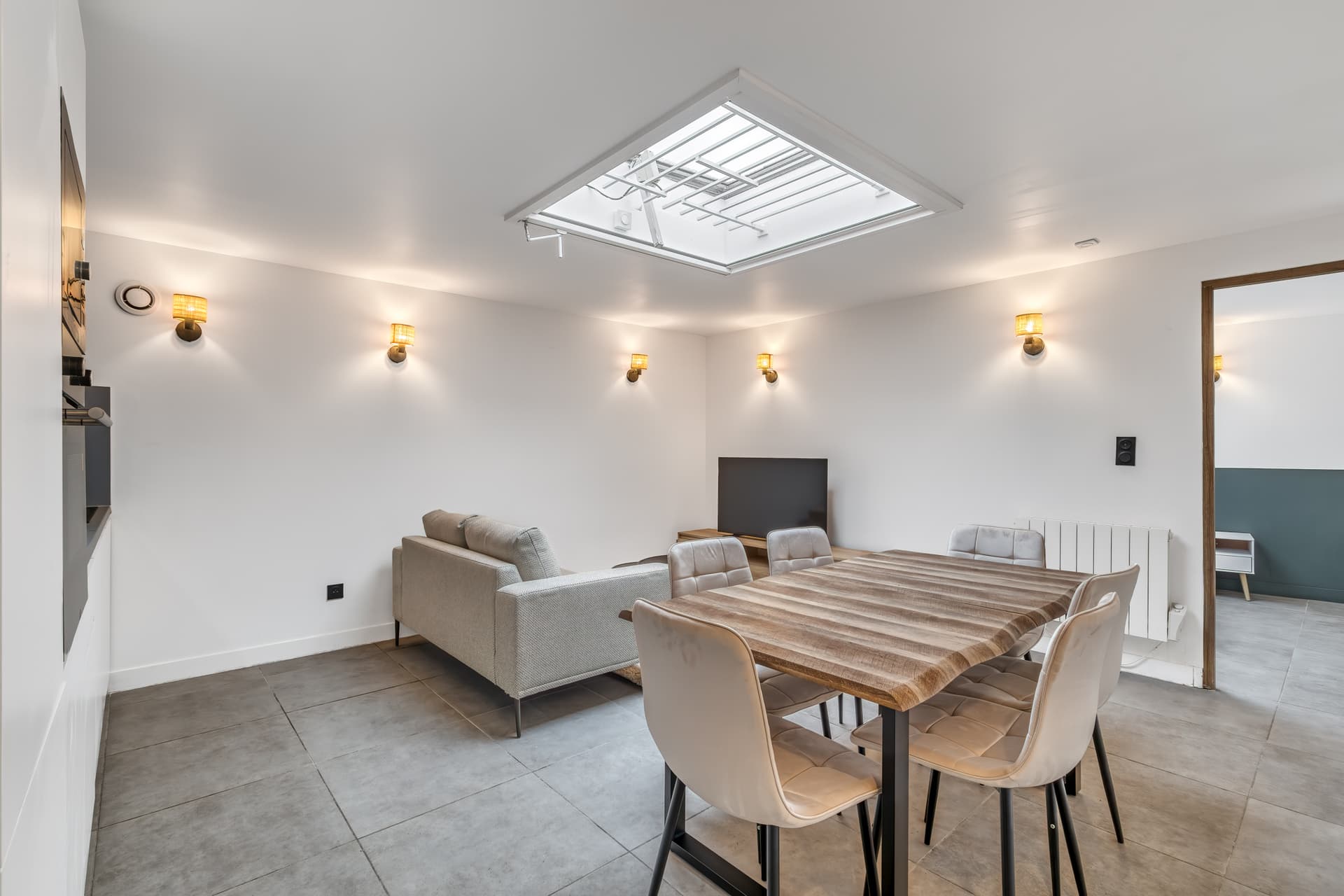 Annemasse — Situé en plein centre d’Annemasse, à proximité immédiate de la gare, du tramway, des commerces et de... — Miniature 18