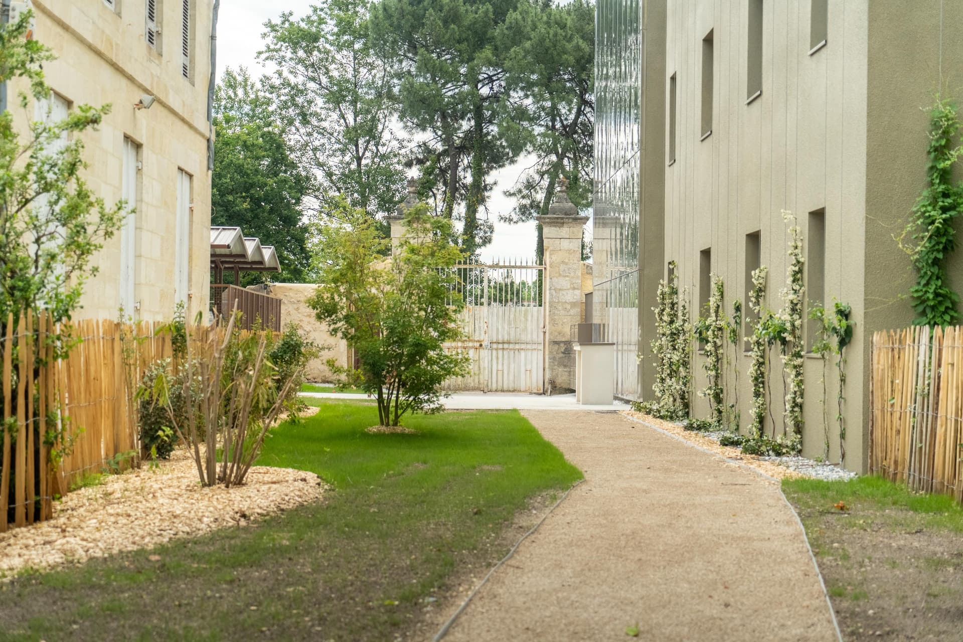 Talence — Dans un environnement alliant modernité et authenticité, cette résidence intimiste propose 26 appart... — Miniature 7