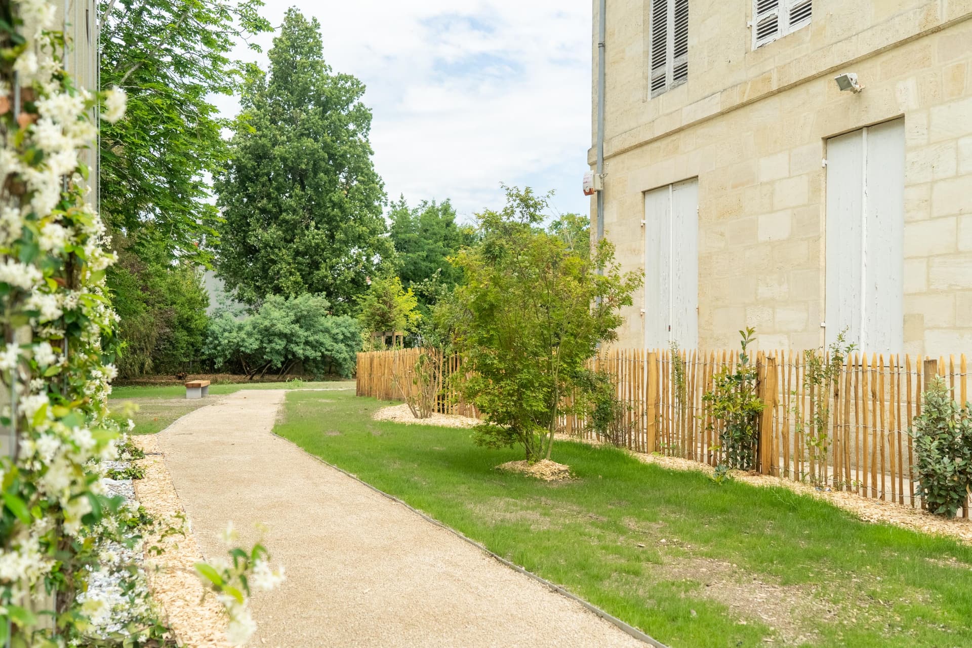 Talence — Dans un environnement alliant modernité et authenticité, cette résidence intimiste propose 26 appart... — Miniature 8