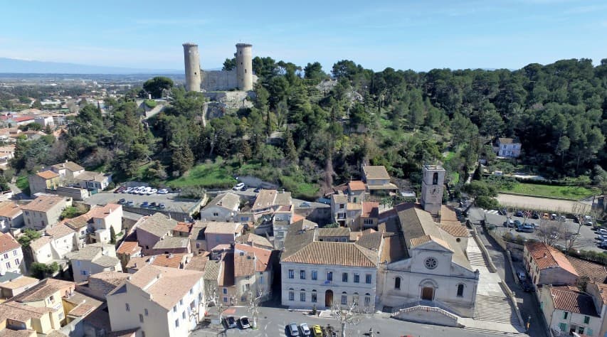 Châteaurenard — Située à Châteaurenard, au cœur des Bouches-du-Rhône, cette résidence s’intègre harmonieusement dans... — Miniature 6