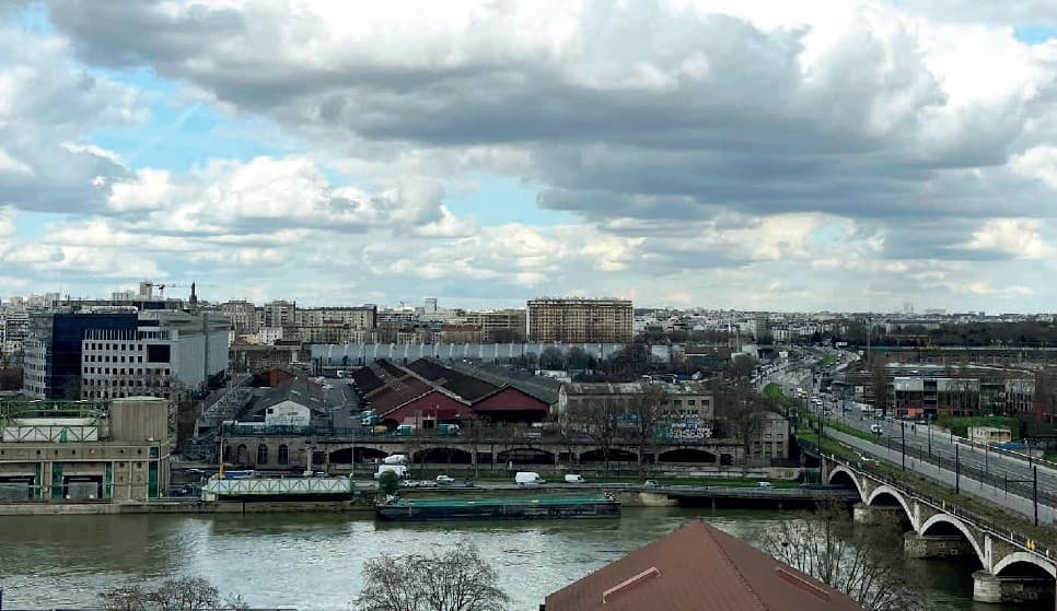 Paris — Situé dans le 13ème arrondissement de Paris, ce projet résidentiel propose les derniers appartements... — Miniature 6