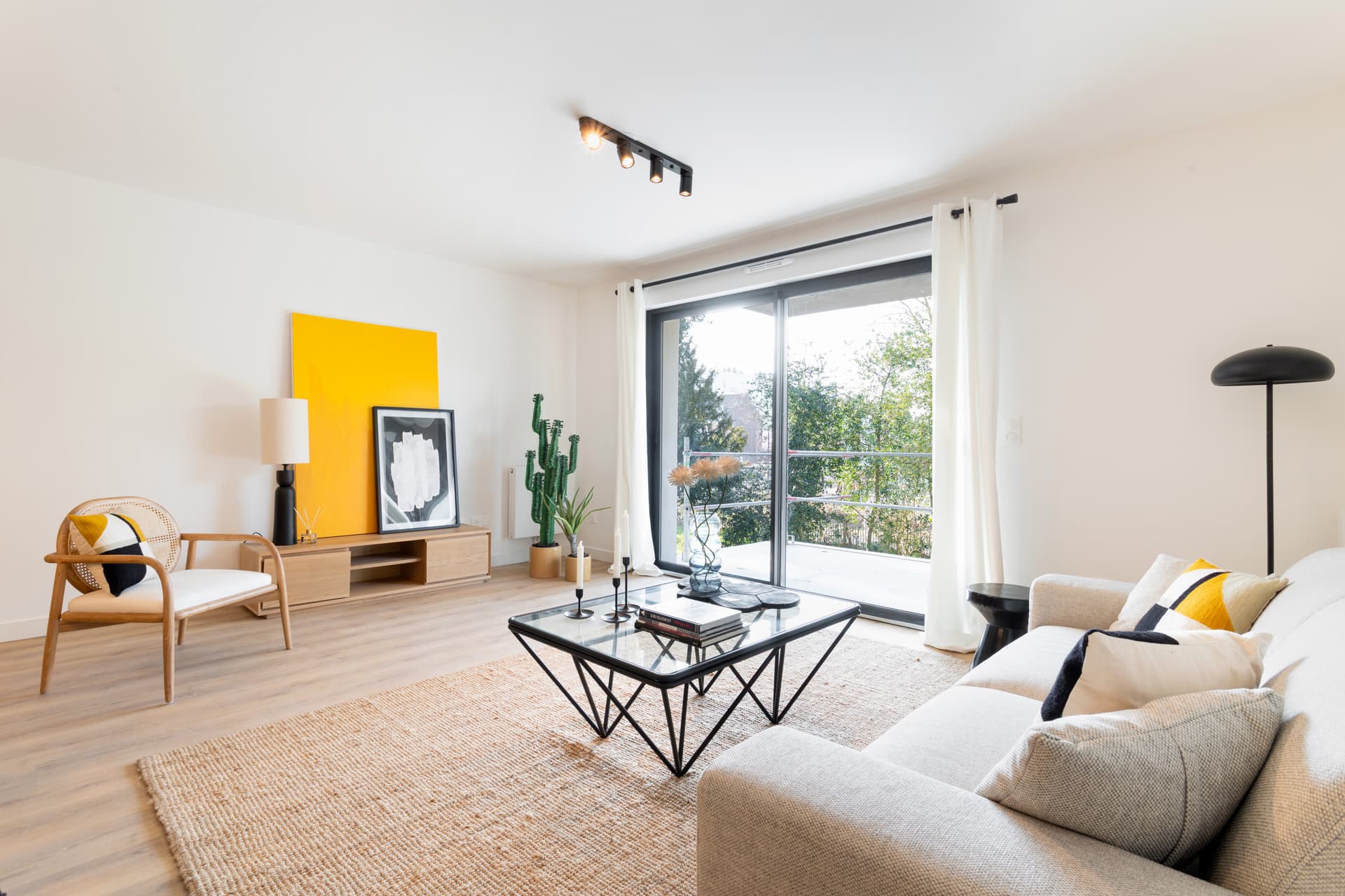 Croix — Au cœur de la commune de Croix, à moins de 10 kilomètres au nord-est de Lille, cette résidence conte... — Miniature 3