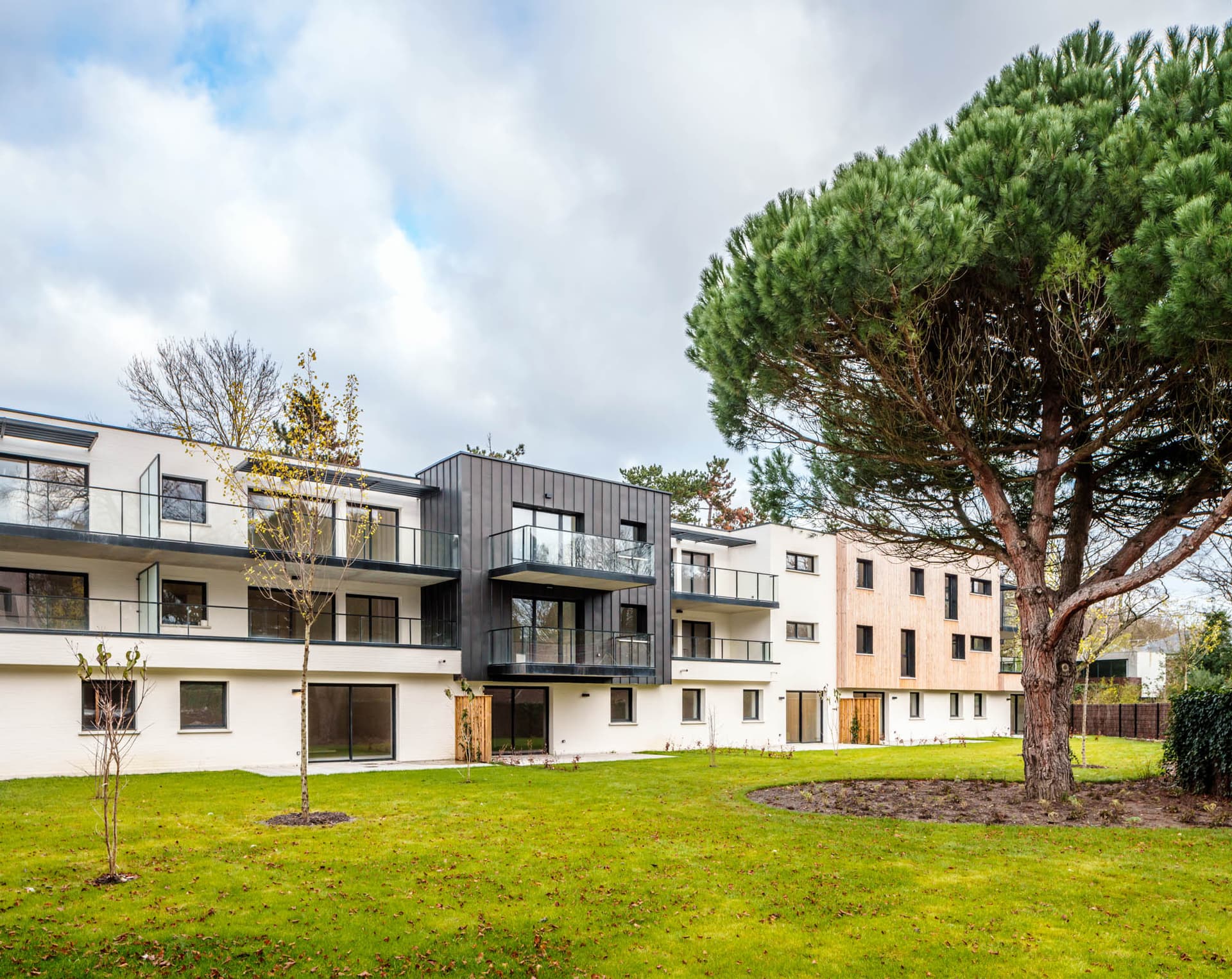 Croix — Au cœur de la commune de Croix, à moins de 10 kilomètres au nord-est de Lille, cette résidence conte... — Miniature 14