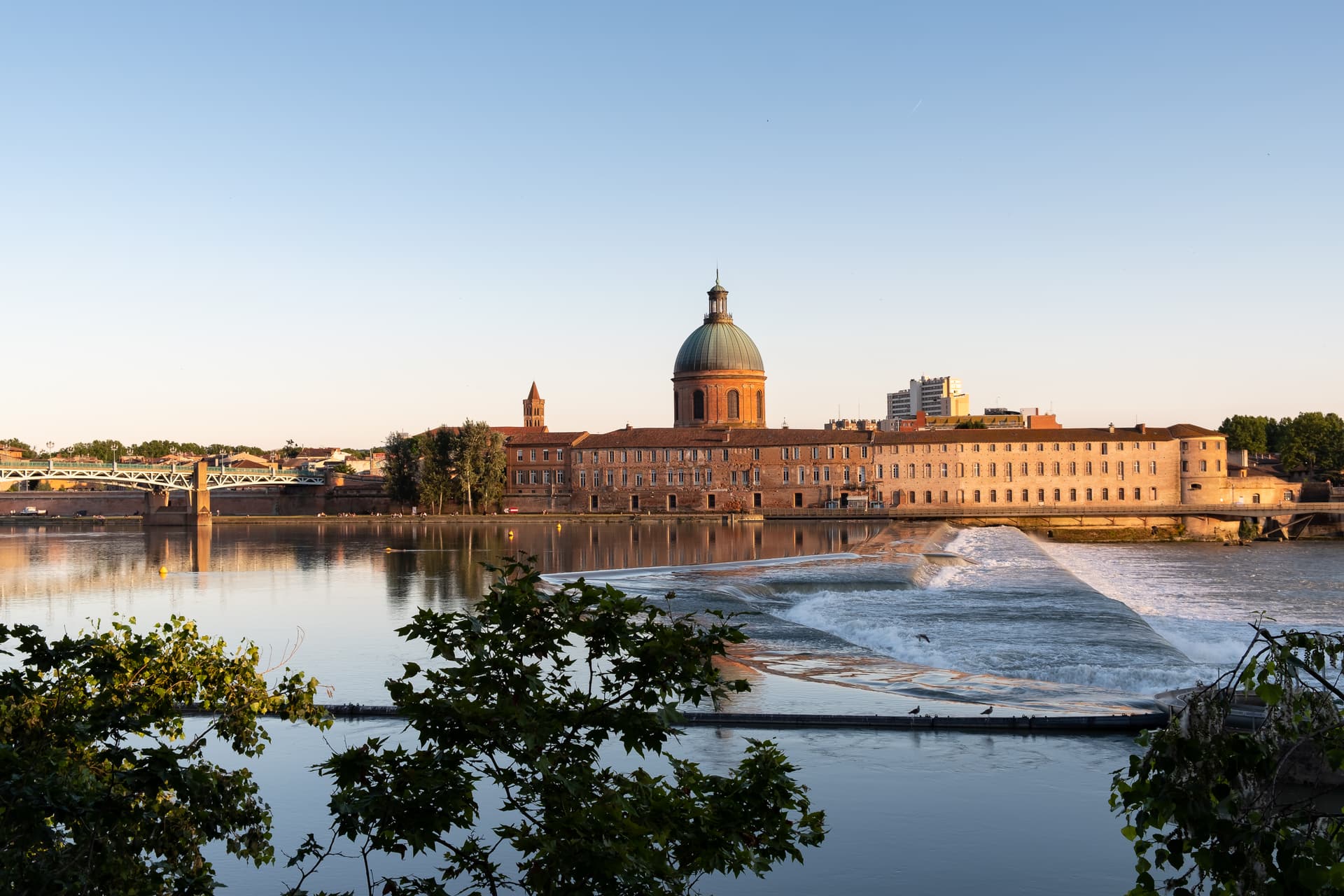 Toulouse — Située au cœur d’un quartier dynamique de Toulouse, cette résidence contemporaine s’intègre harmonie... — Miniature 7