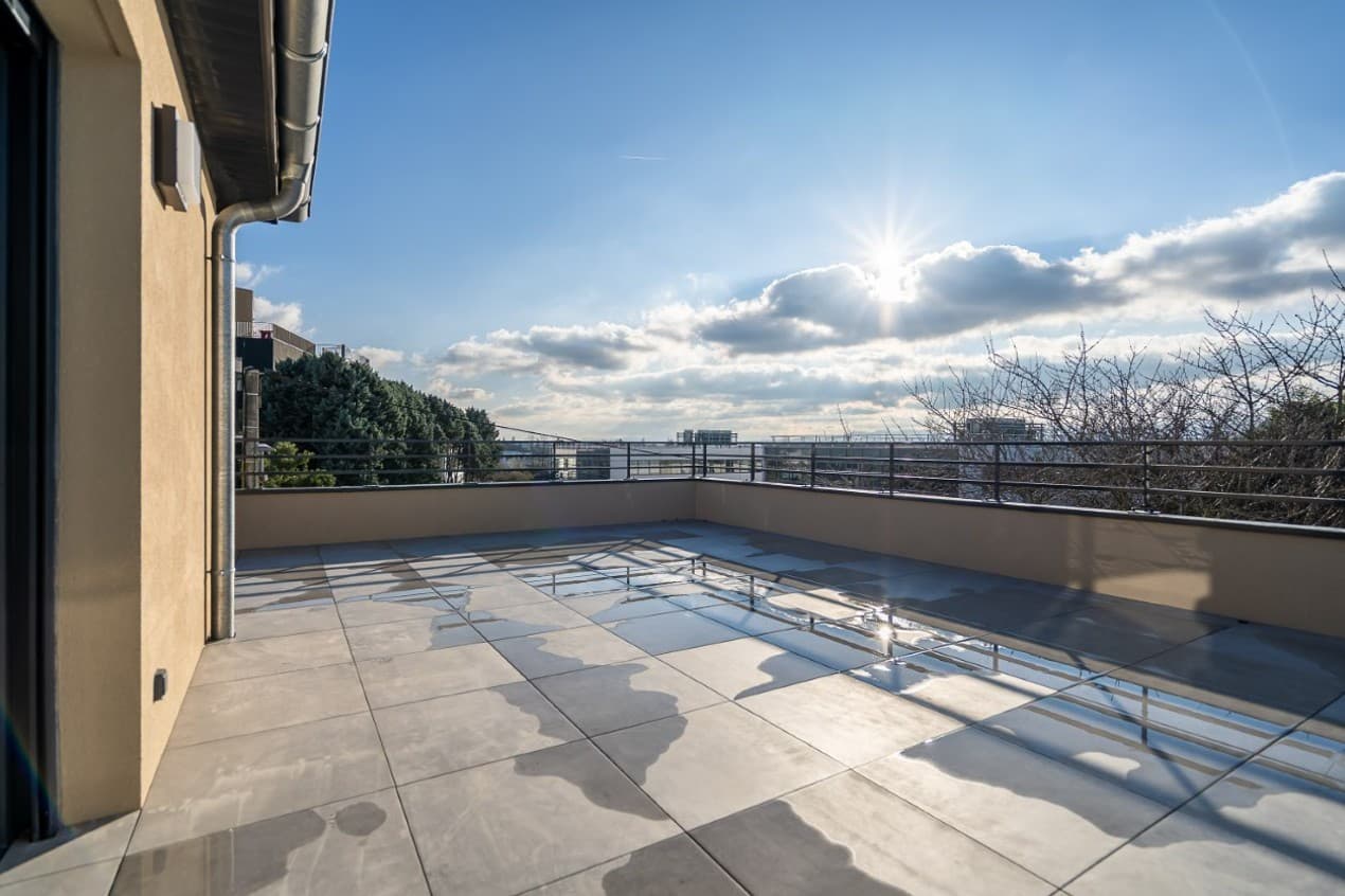 Dardilly — Située à environ dix kilomètres au nord-ouest de Lyon, cette résidence s’intègre parfaitement dans l... — Miniature 5