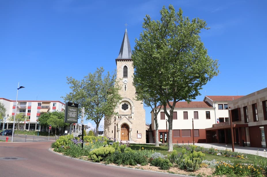 Corbas — Située dans la première couronne lyonnaise, la commune de Corbas se distingue par son environnement ... — Miniature 10