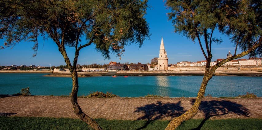 la Rochelle — Située à proximité du centre-ville de La Rochelle, cette résidence bénéficie d’un emplacement privil... — Miniature 4