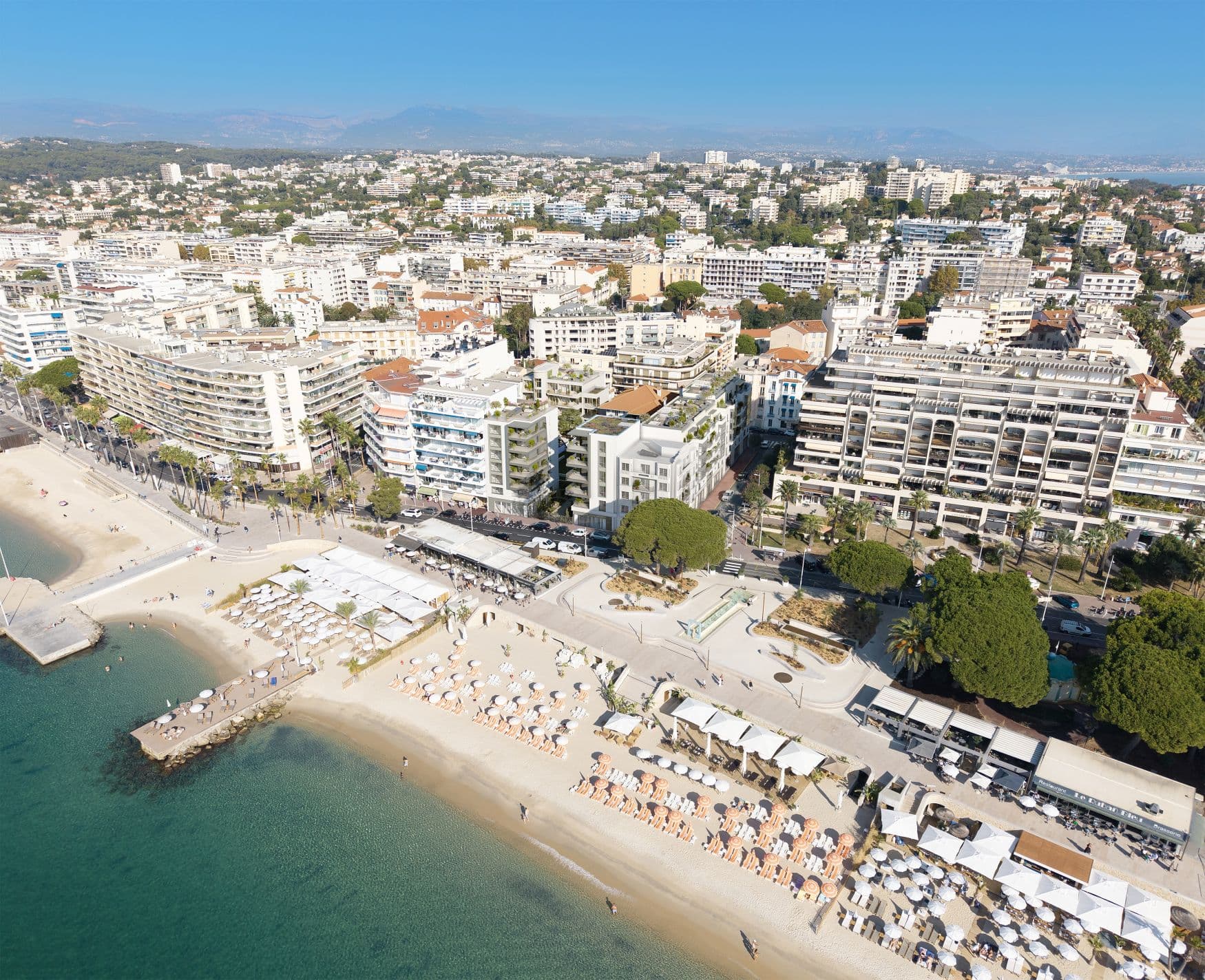 Antibes — Situé au centre de Juan-les-Pins, cet ensemble architectural propose une nouvelle vision de l’élégan... — Miniature 3