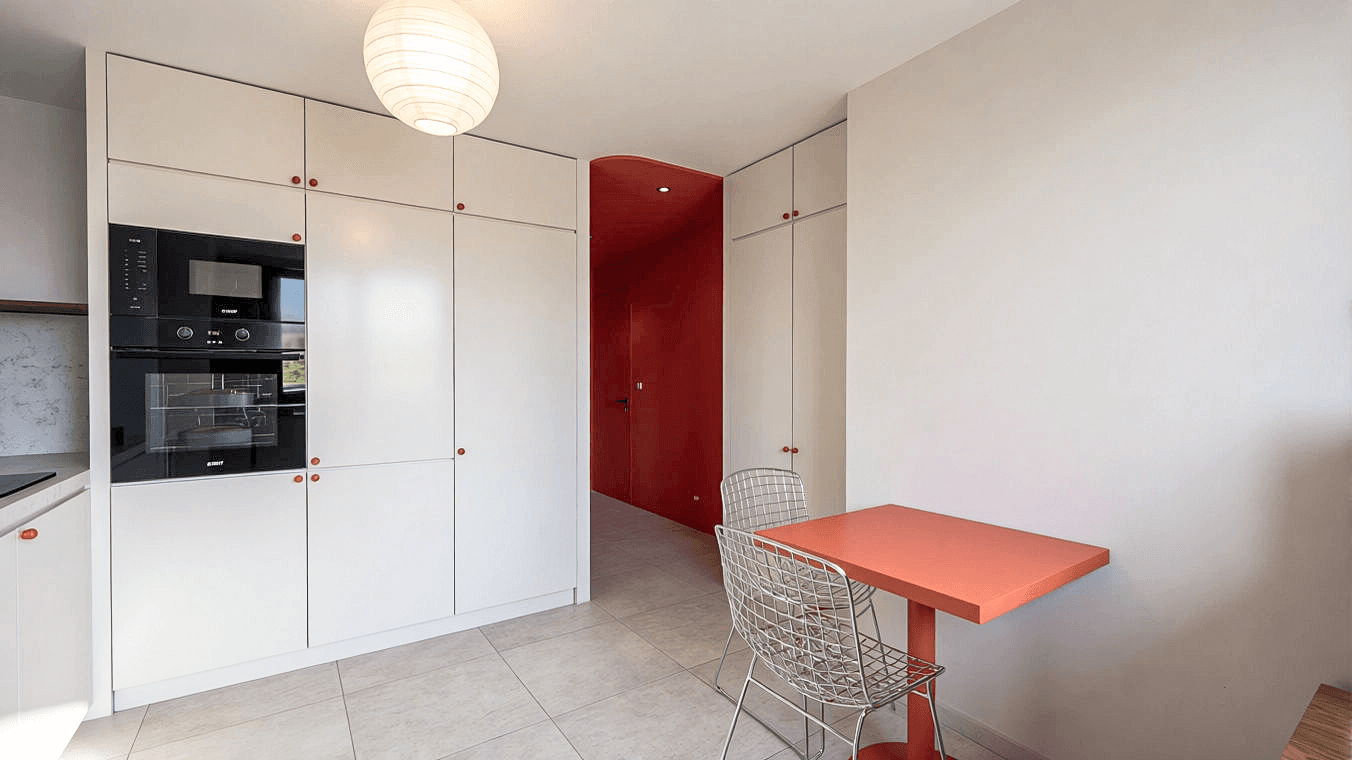 Évian-les-Bains — Située entre le Lac Léman et les Alpes, Évian-les-Bains séduit par son cadre naturel exceptionnel et... — Miniature 8