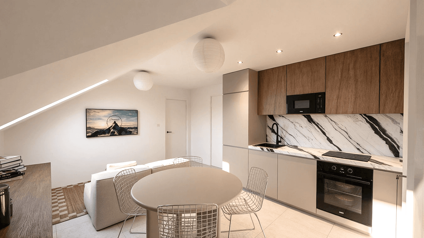 Évian-les-Bains — Située entre le Lac Léman et les Alpes, Évian-les-Bains séduit par son cadre naturel exceptionnel et... — Miniature 13