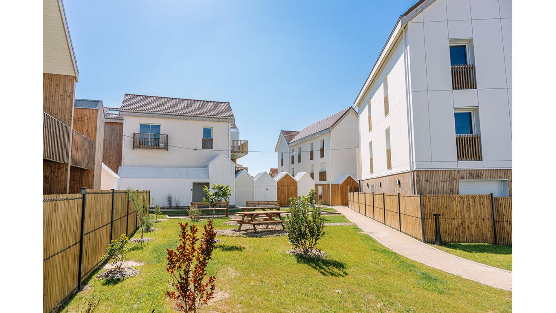 les-Sables-D'olonne — Située au cœur d’un quartier résidentiel recherché des Sables d’Olonne, cette nouvelle résidence bén... — Miniature 4