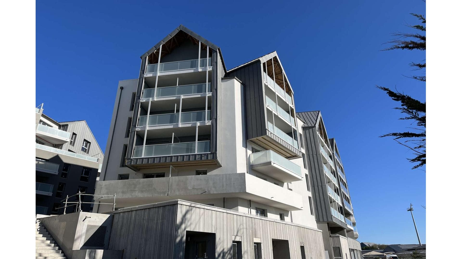 Saint-Malo — Découvrez une résidence contemporaine idéalement située à Saint-Malo, au cœur d’un quartier en plein... — Photo 1