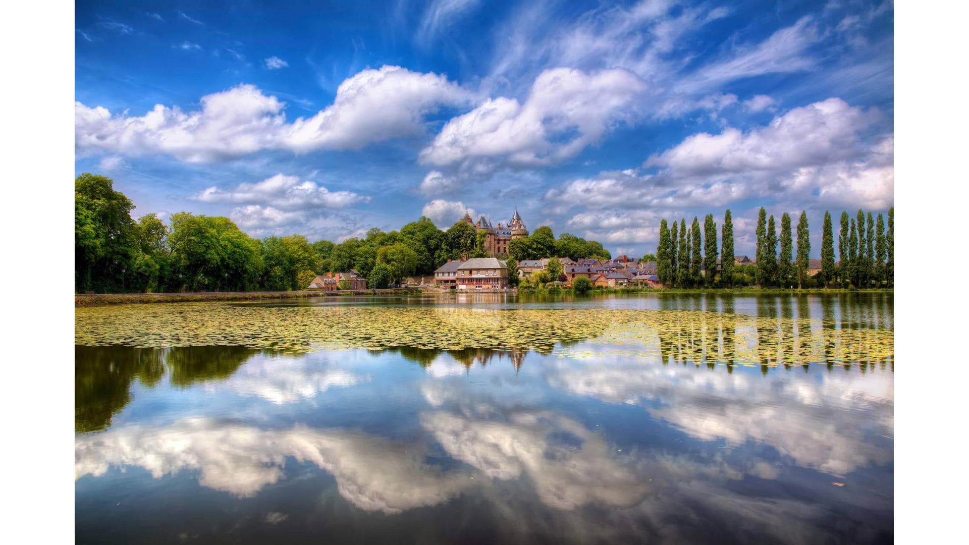 Combourg — Située dans un quartier paisible et verdoyant de Combourg, cette résidence contemporaine propose 40 ... — Miniature 20