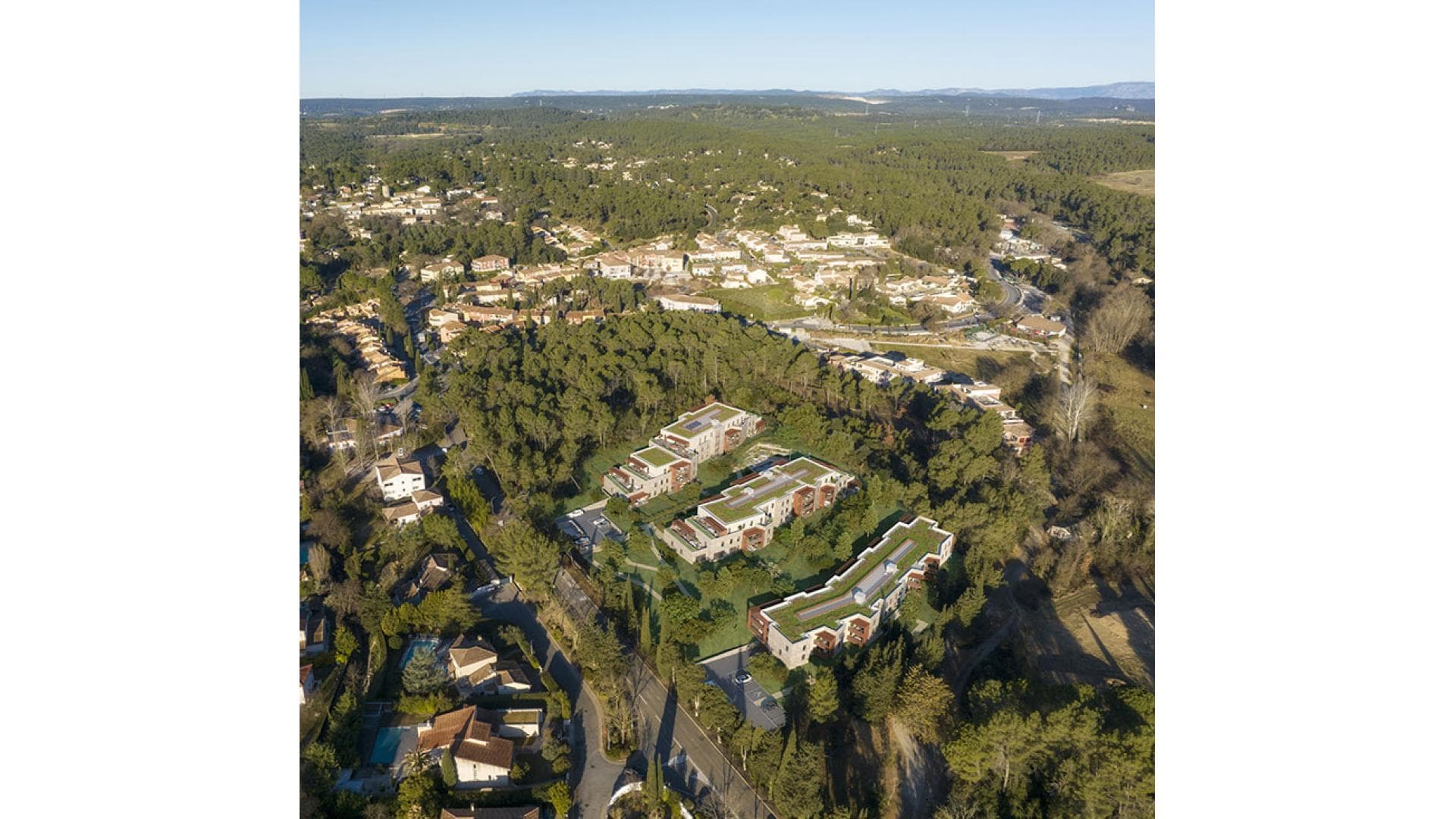 Saint-Clément-de-Rivière — Nichée au cœur d’une pinède préservée, cette résidence s’intègre harmonieusement à son environnement... — Miniature 5