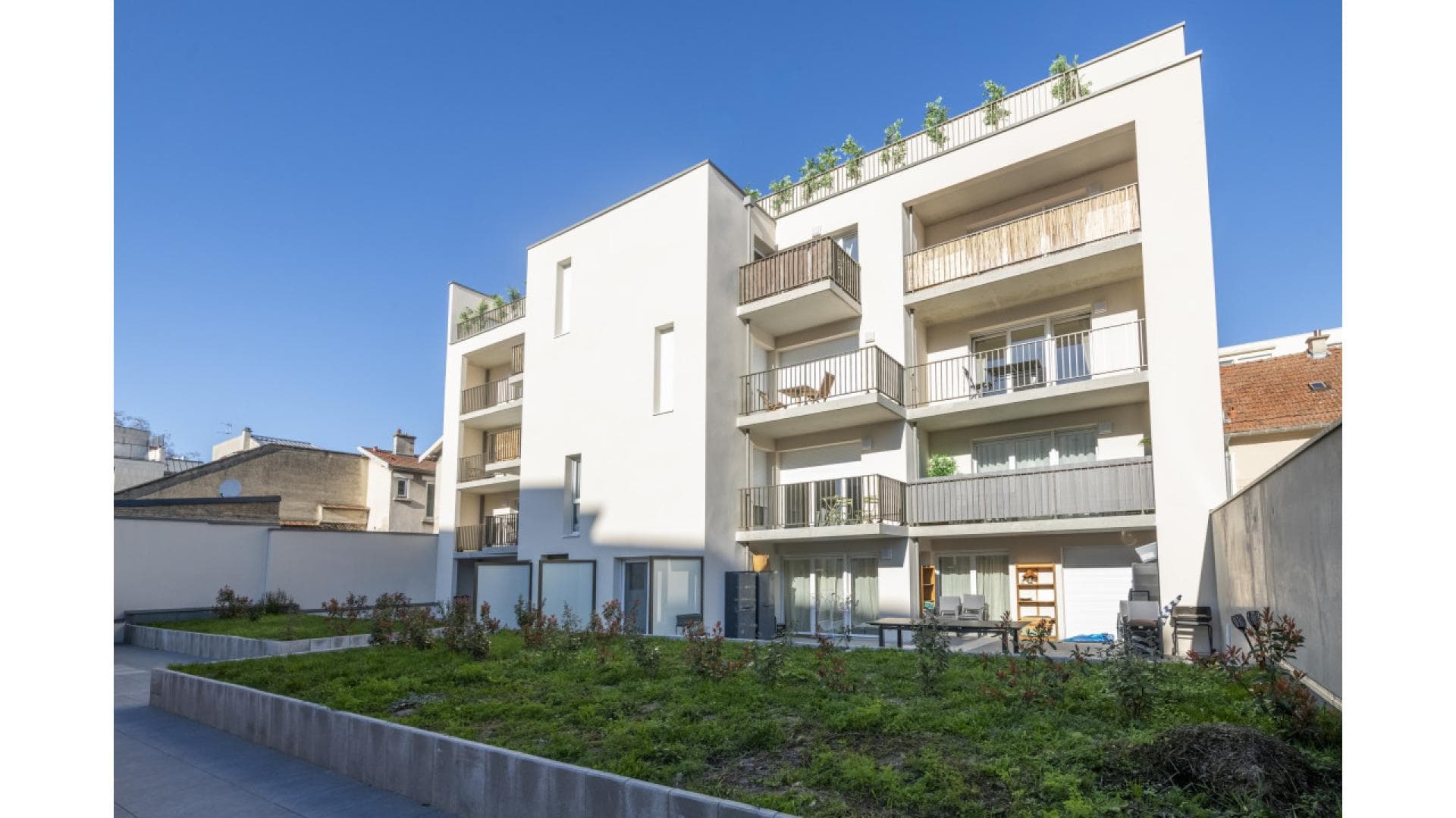 Reims — Située en plein centre-ville, cette résidence propose ses tout derniers appartements disponibles à l... — Miniature 12