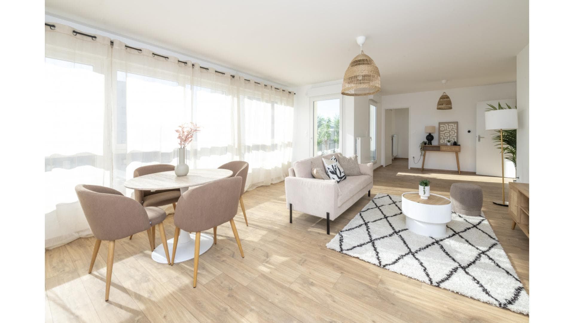 Reims — Située en plein centre-ville, cette résidence propose ses tout derniers appartements disponibles à l... — Miniature 15